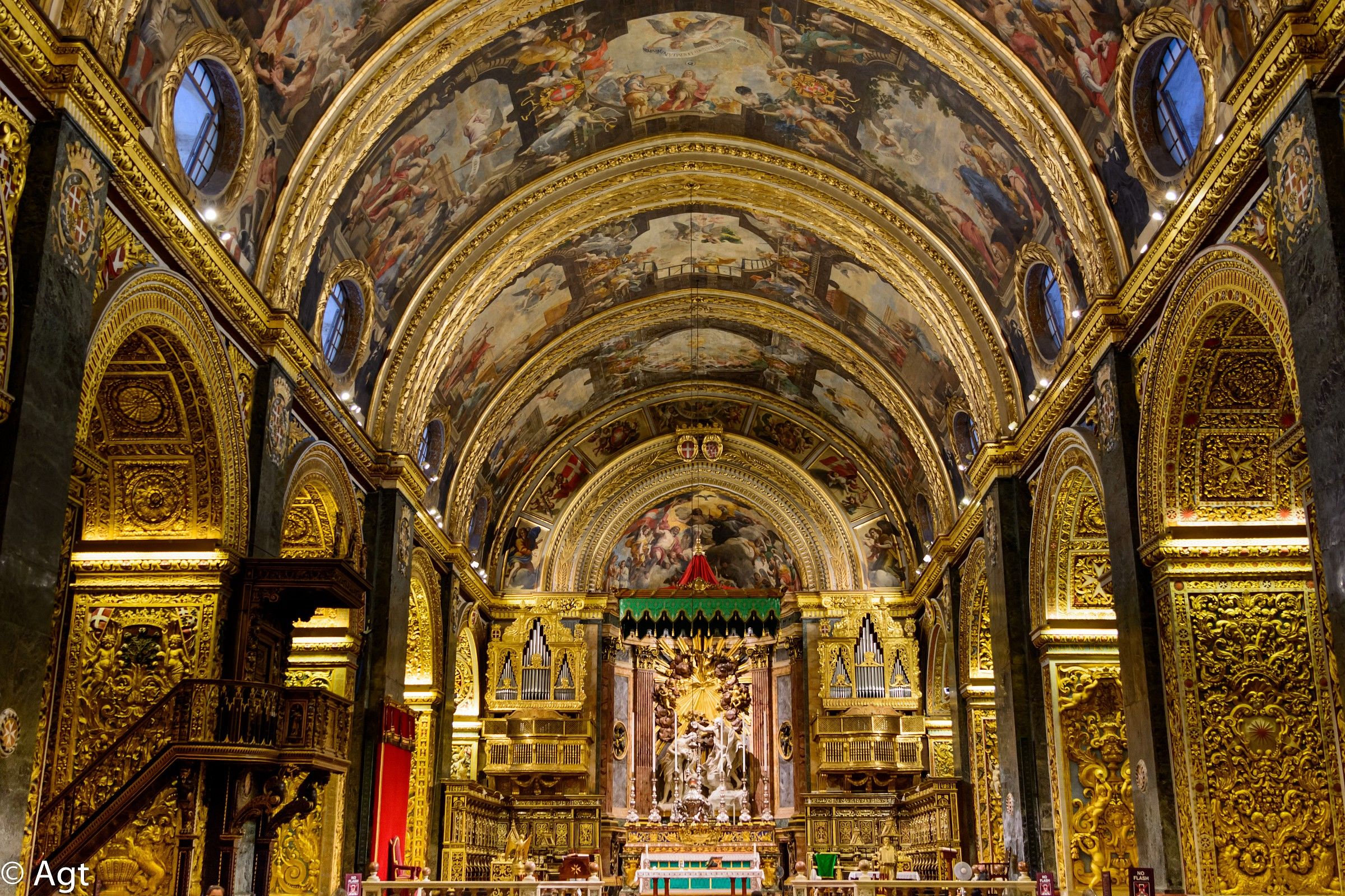 interno chiesa di San Giovanni La Valletta