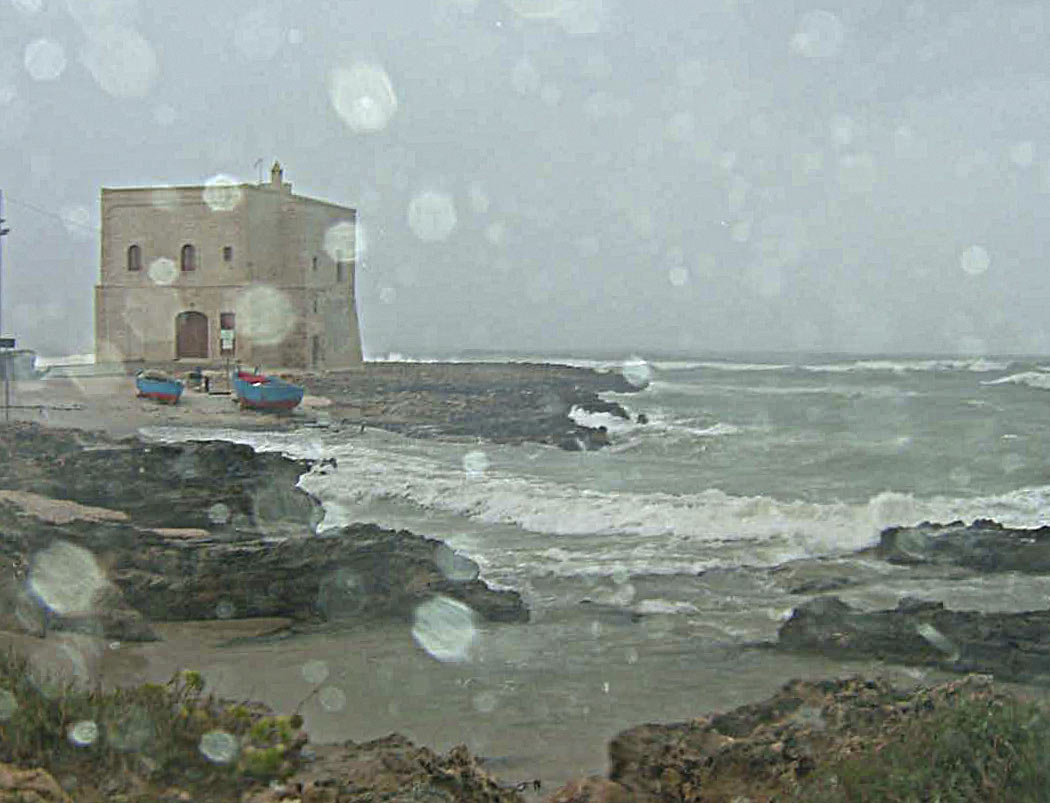 Pylon in the rain (Brindisi)