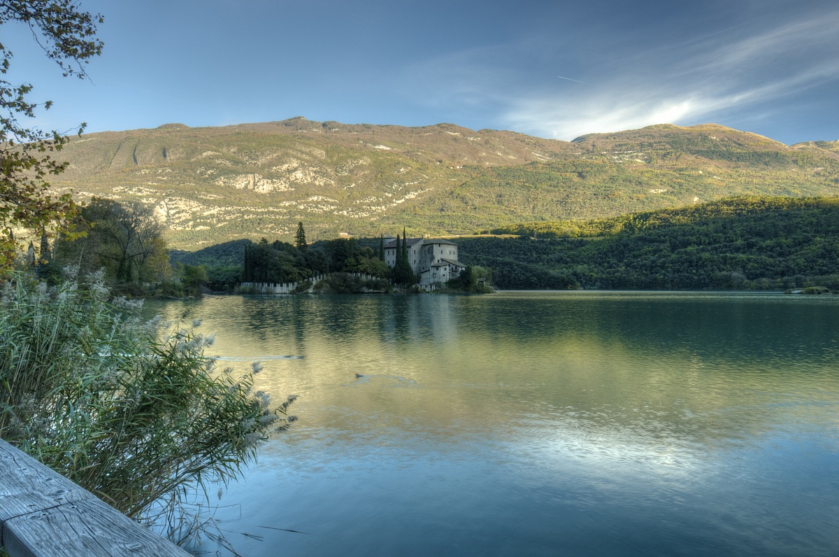 castel toblino prima del tramonto.