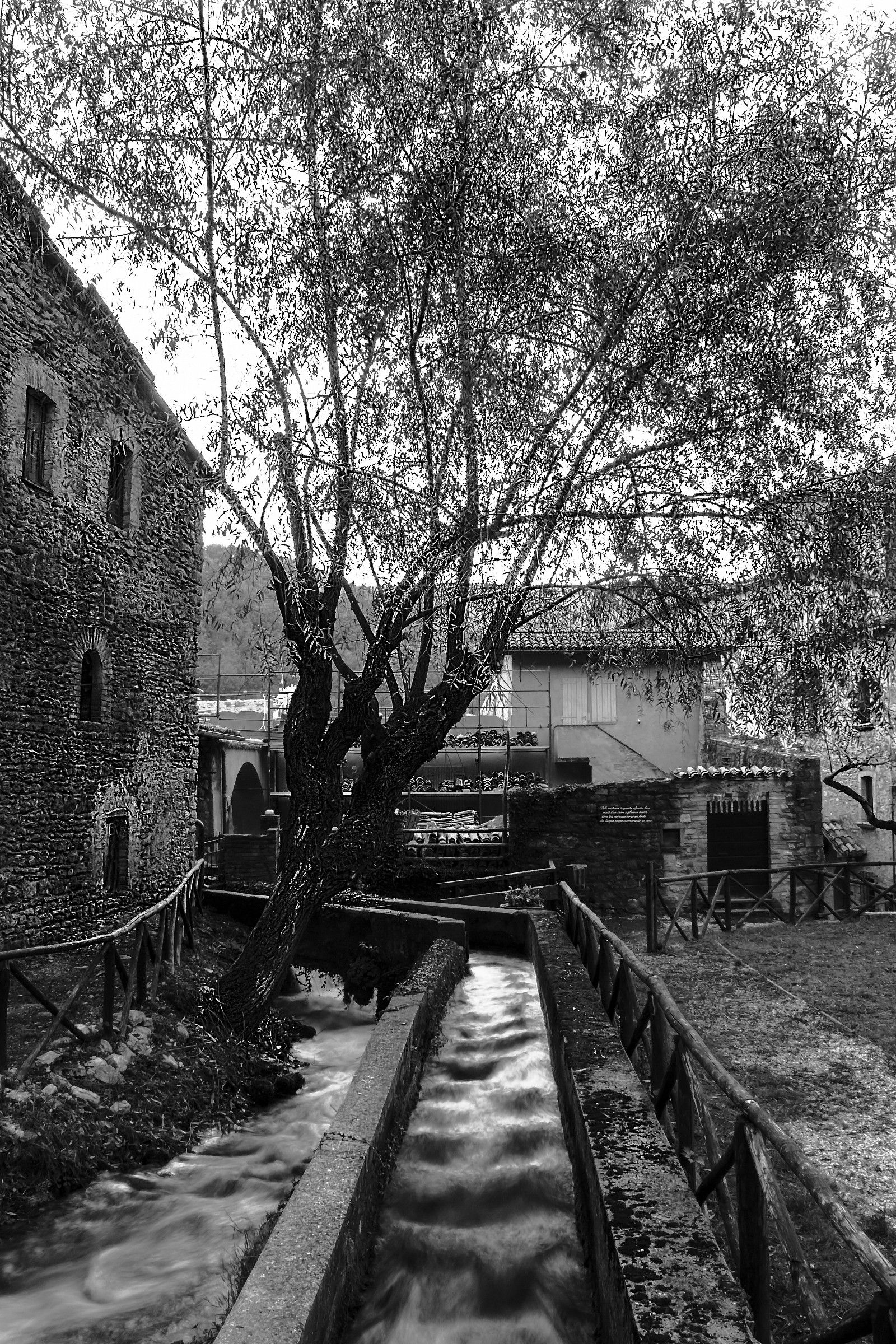 Rasiglia-Minuscolo borgo Umbro