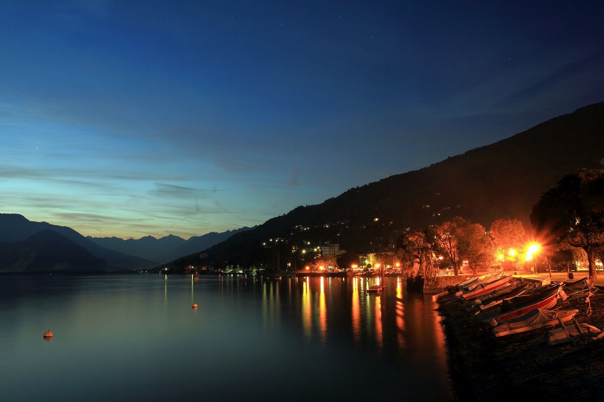 Pallanza by night
