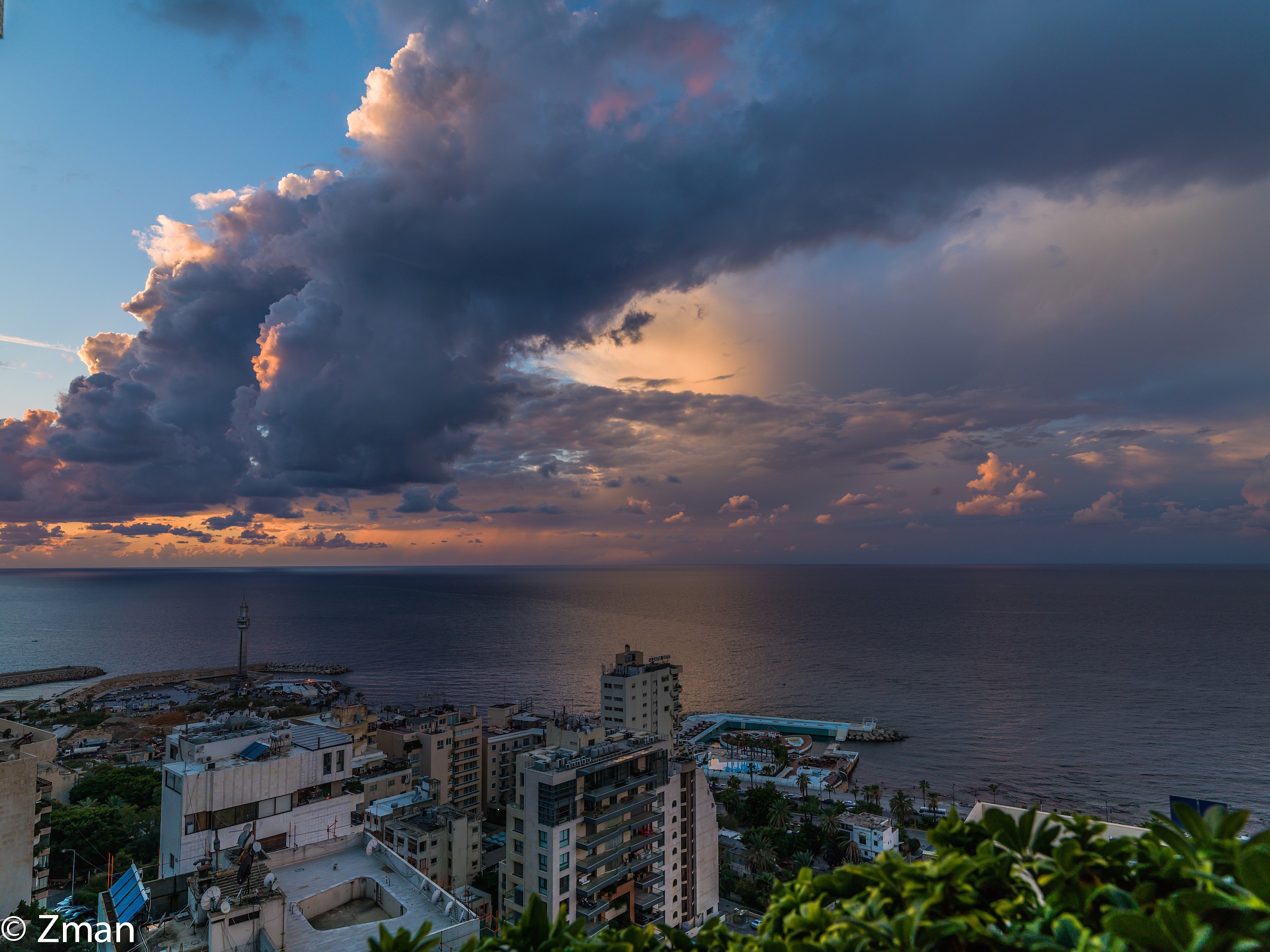 Il nuovo faro al tramonto