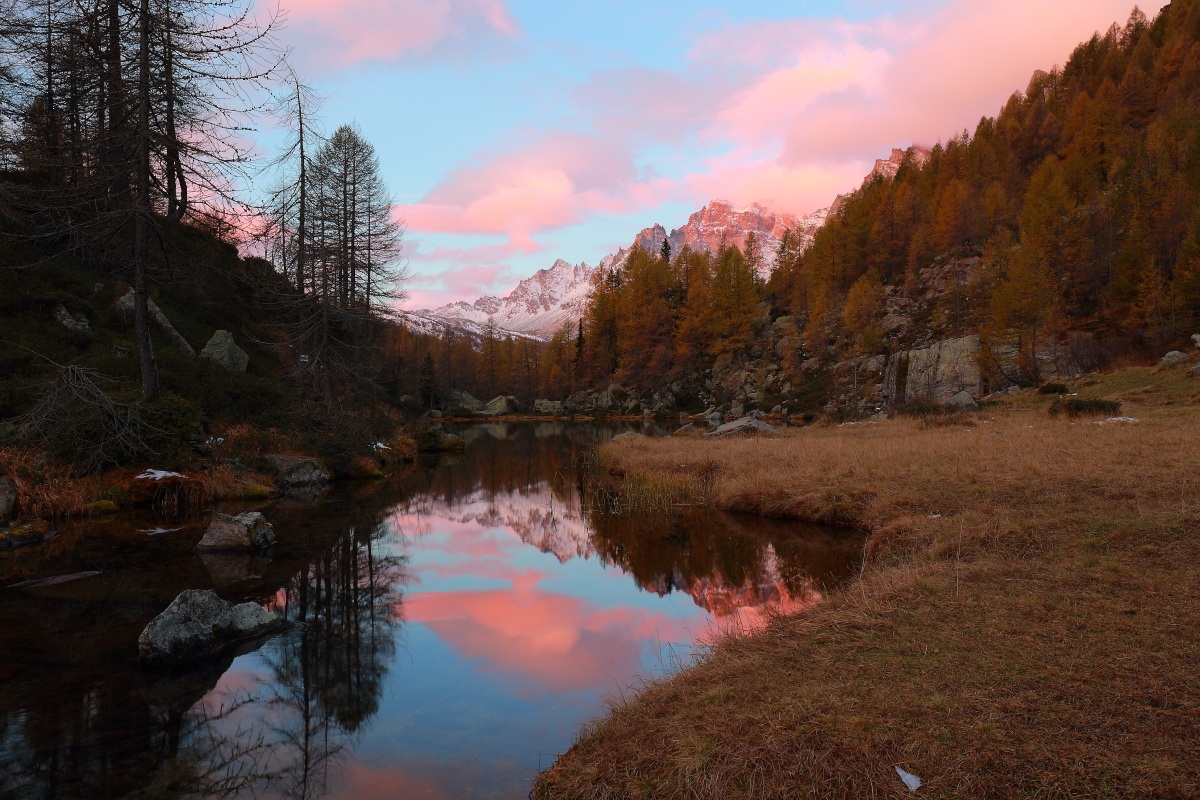 sunrise lake of the witches