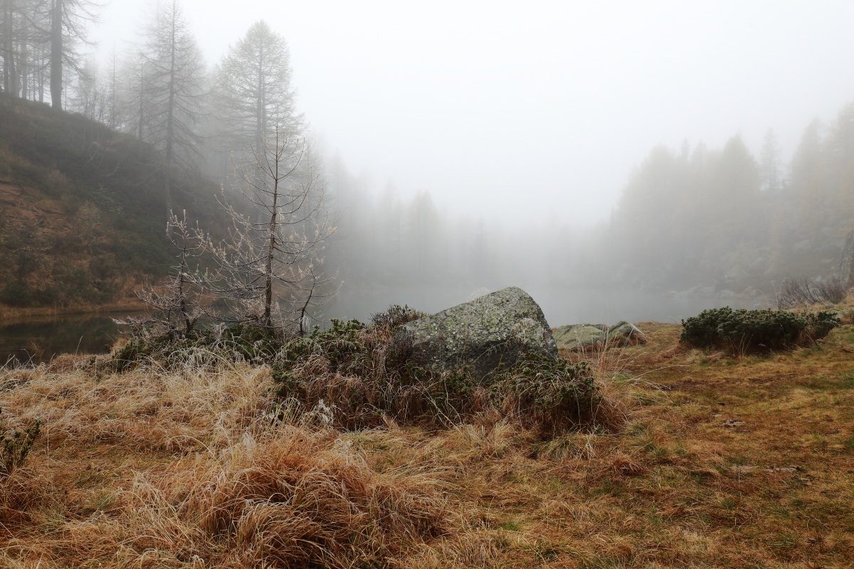 atmosphere from the lake of the witches