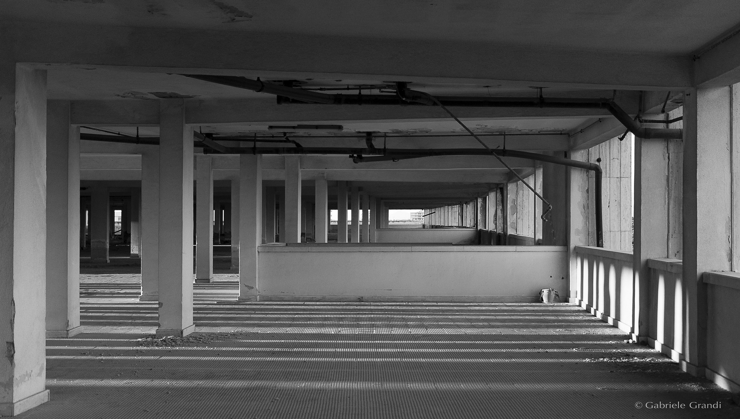 degradation between light and shadow