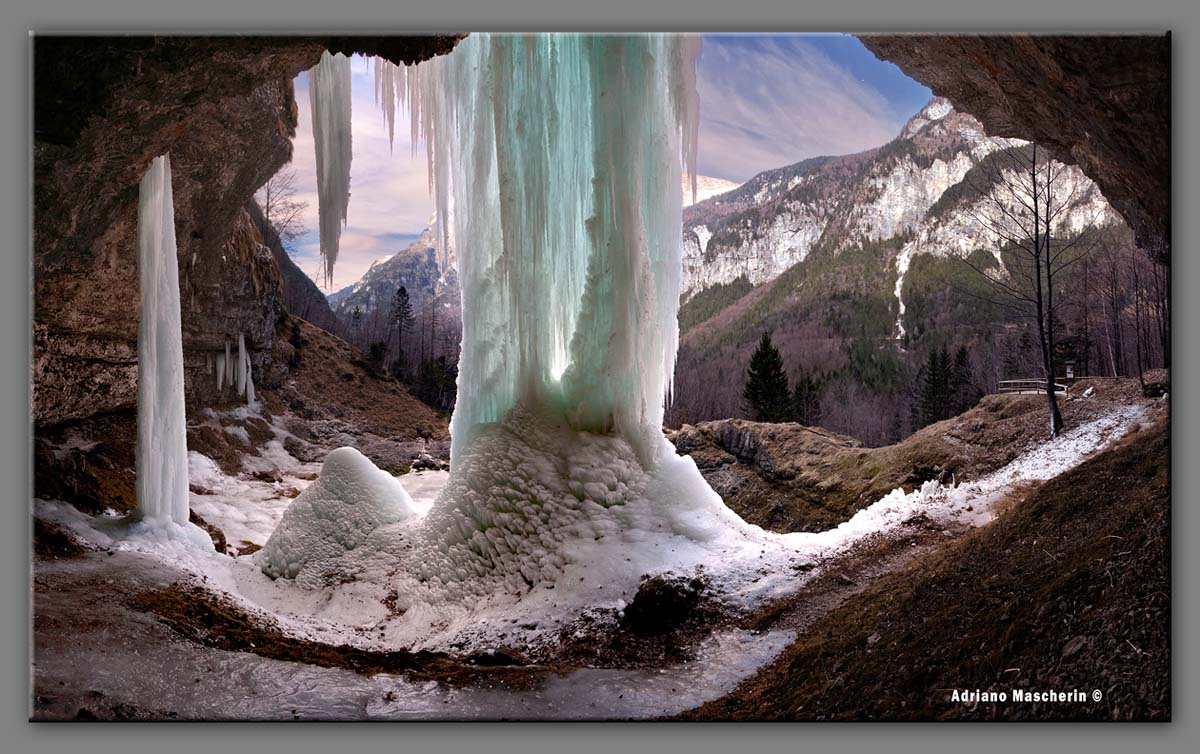 La cascata del Fontanon di Goriuda gelata