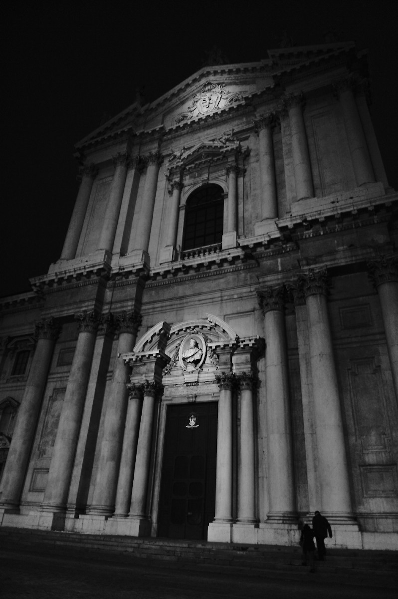 Brescia Piazza del Duomo by night