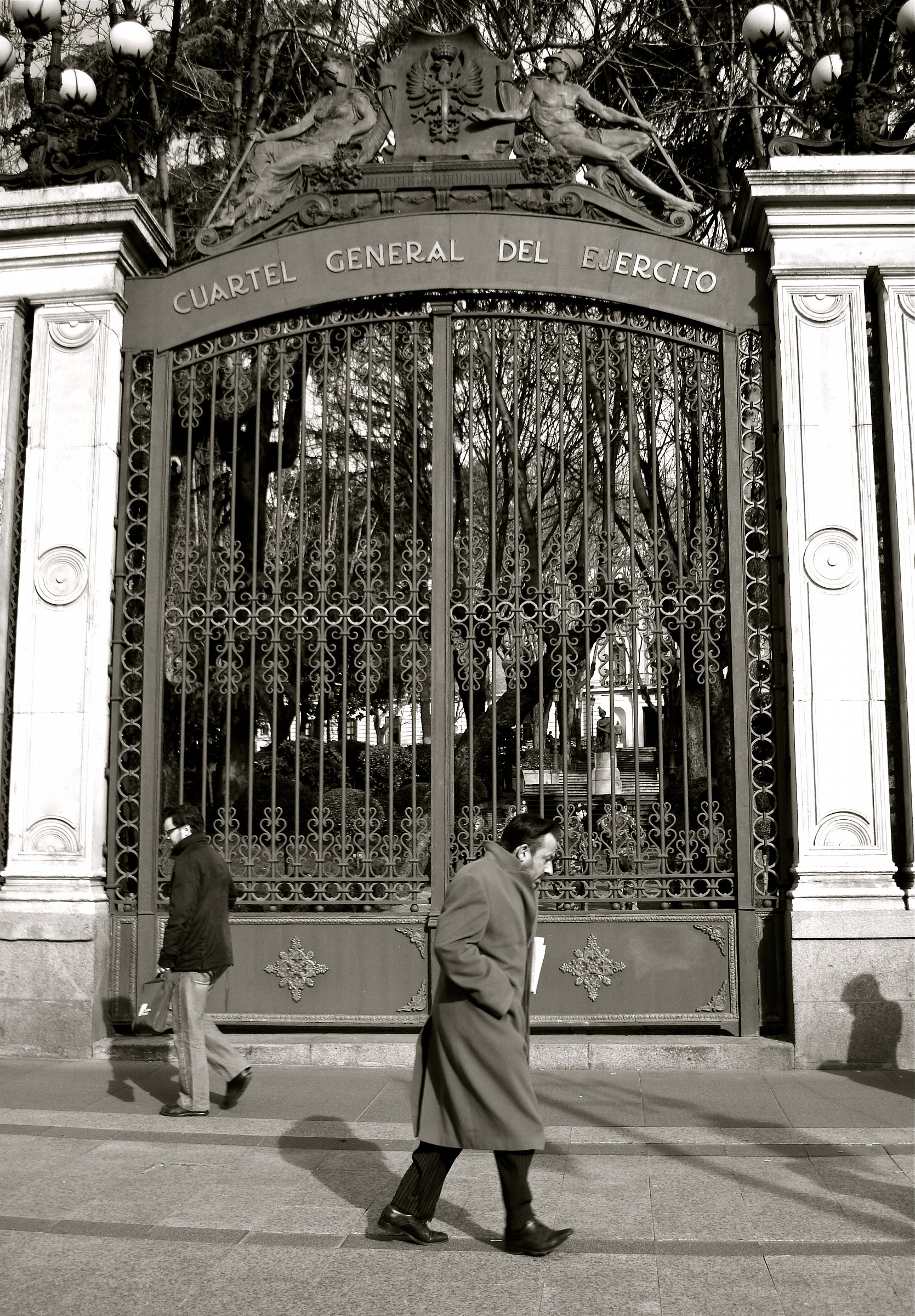 Avanti march dietro front