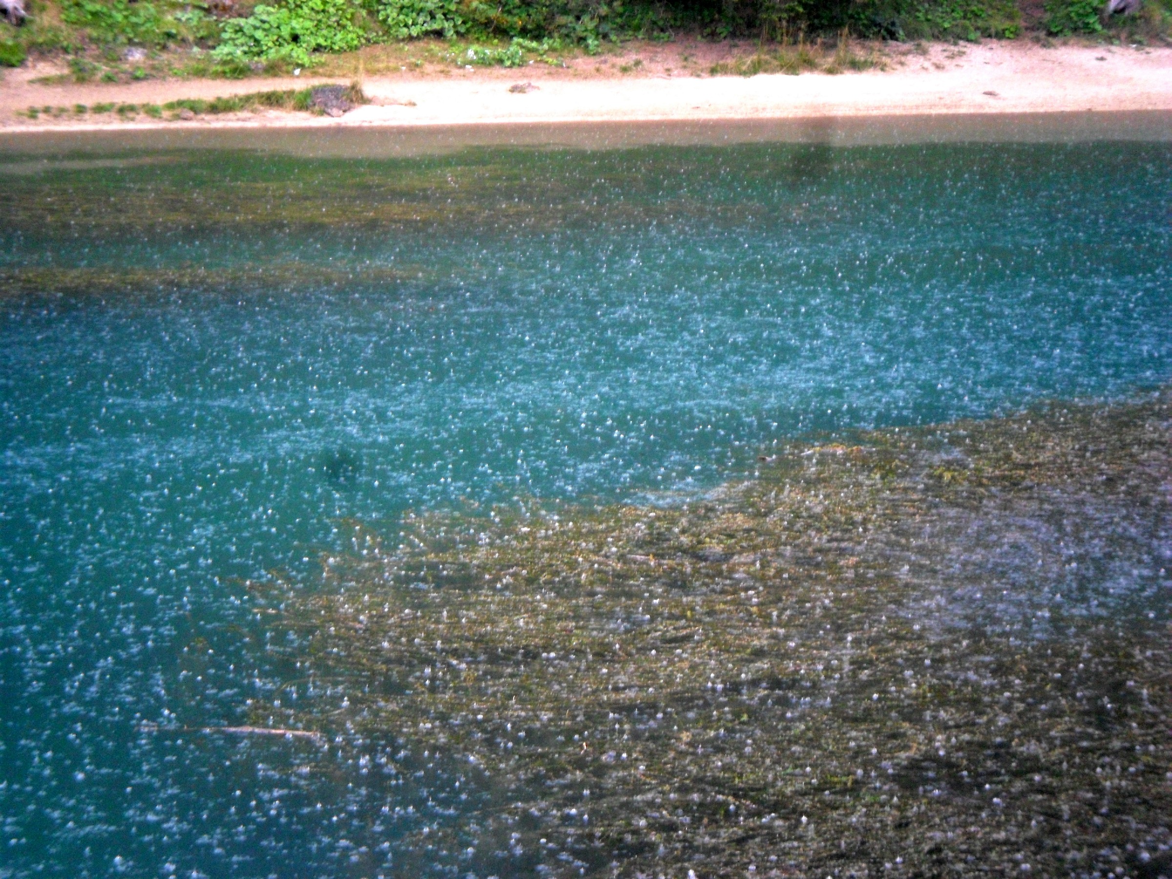 Cascata tra le montagne dell'Alto-Adige