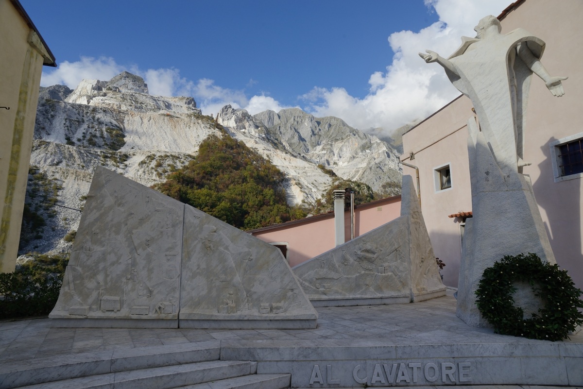 Colonnata , monumento al cavatore