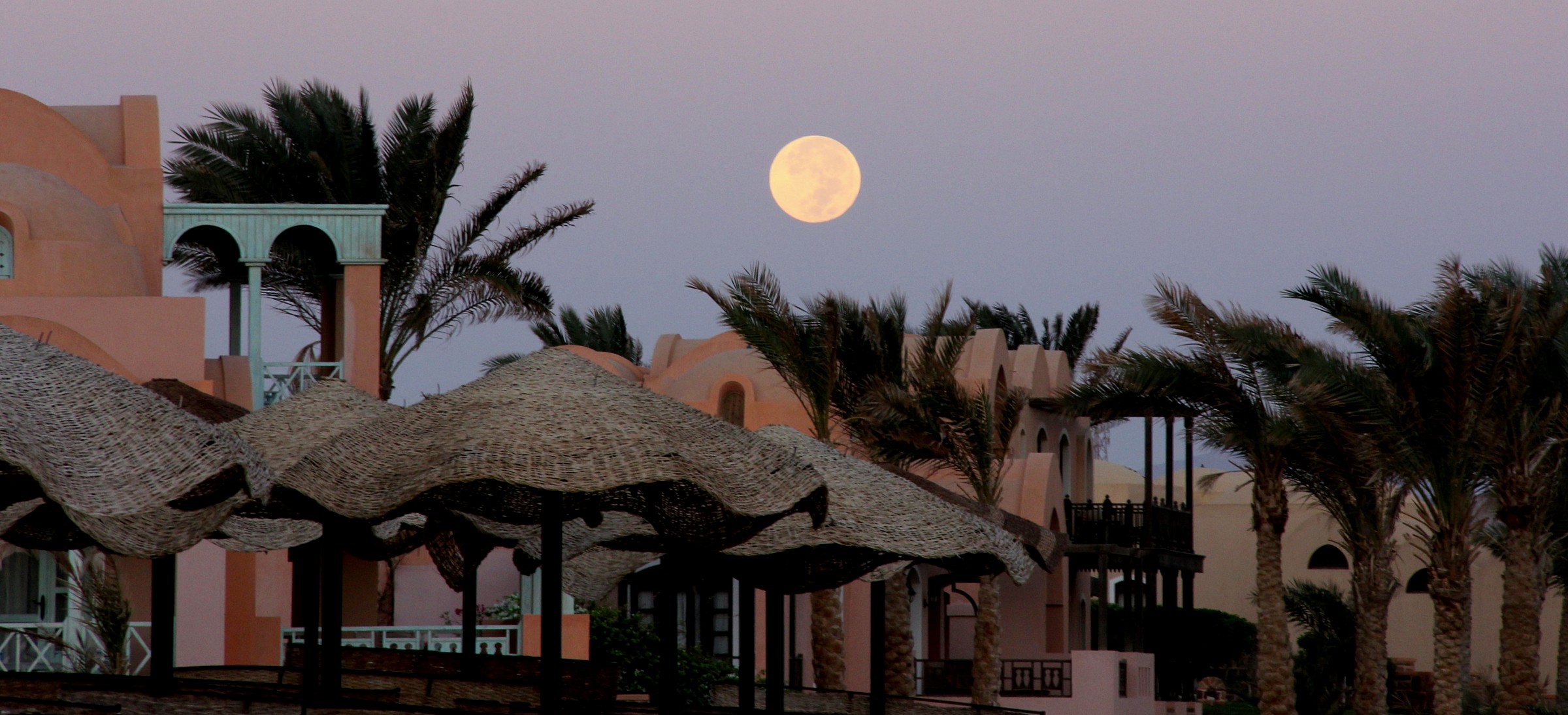 Ore 6.00 La luna saluta il sole
