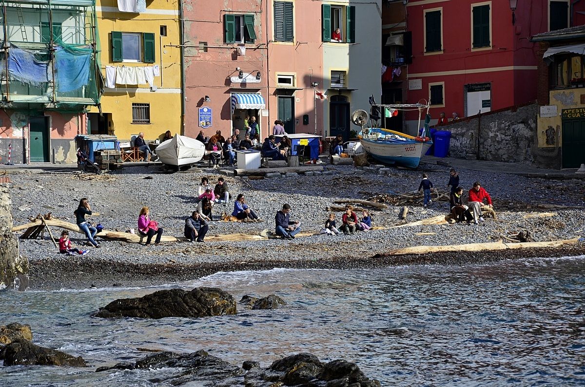 panchina sulla spiaggia di Boccadasse