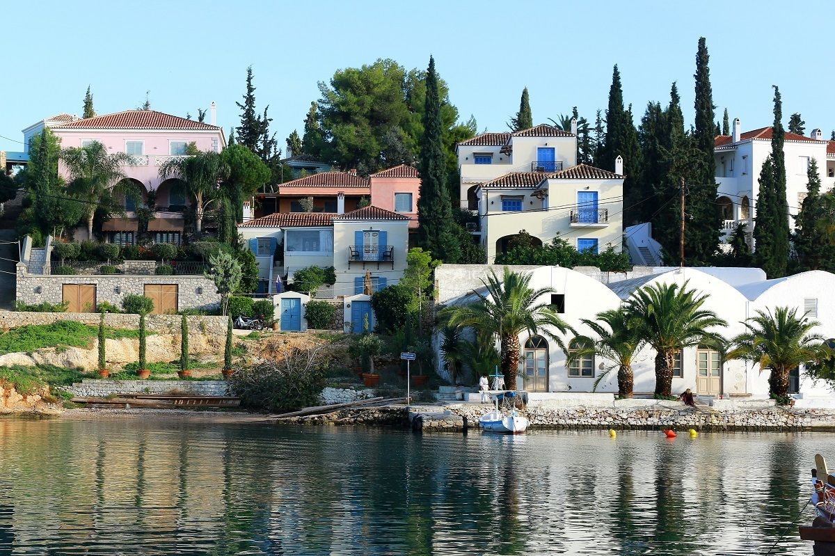 houses spetses the old port