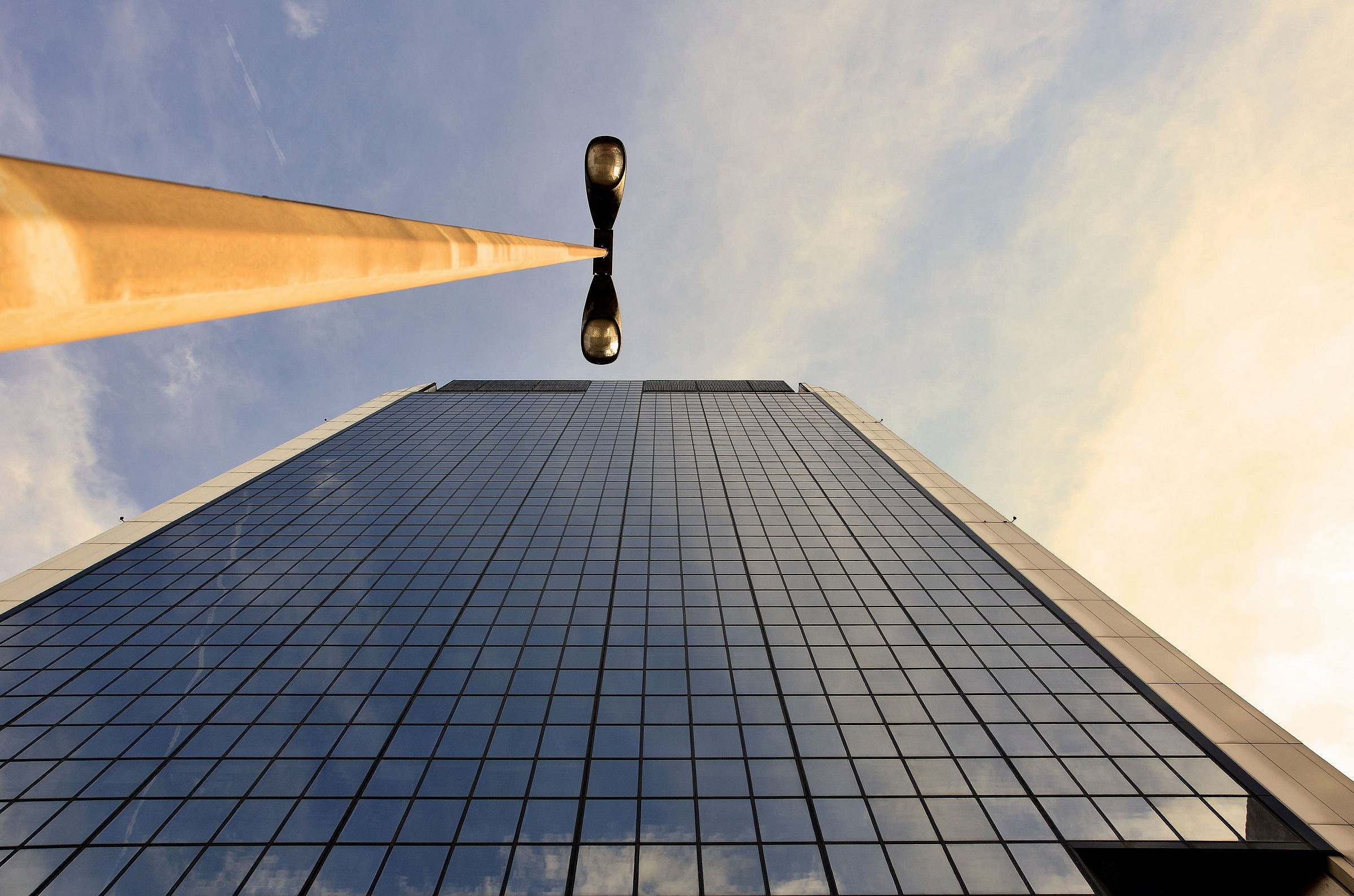 An unusual and hyper vision (suggested by fb)