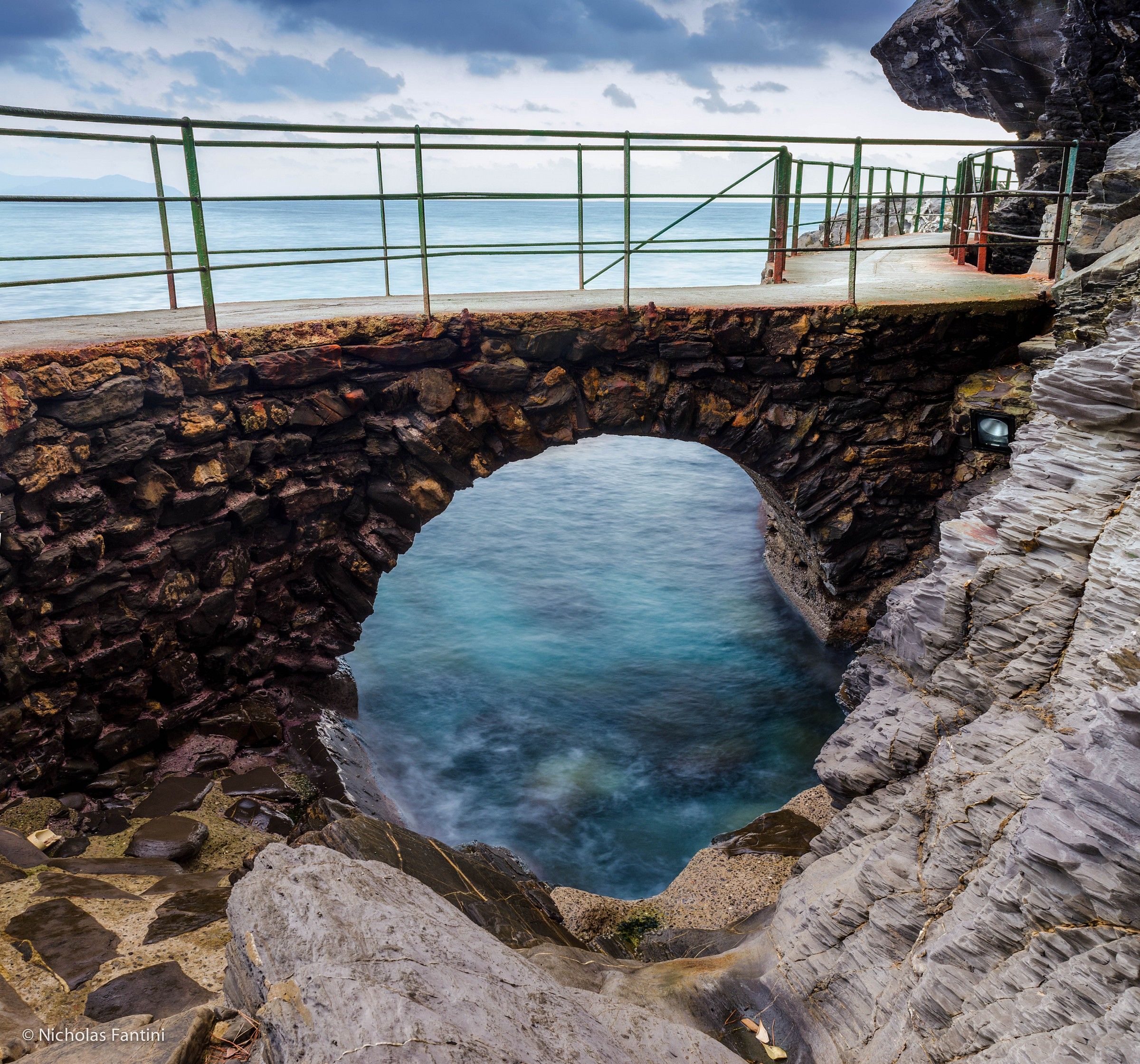 Arco sulla passeggiata mare