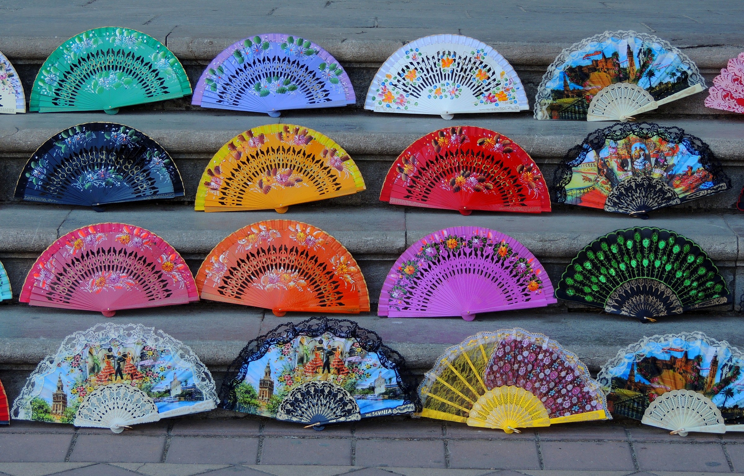 Siviglia: sventagliata di colori 1