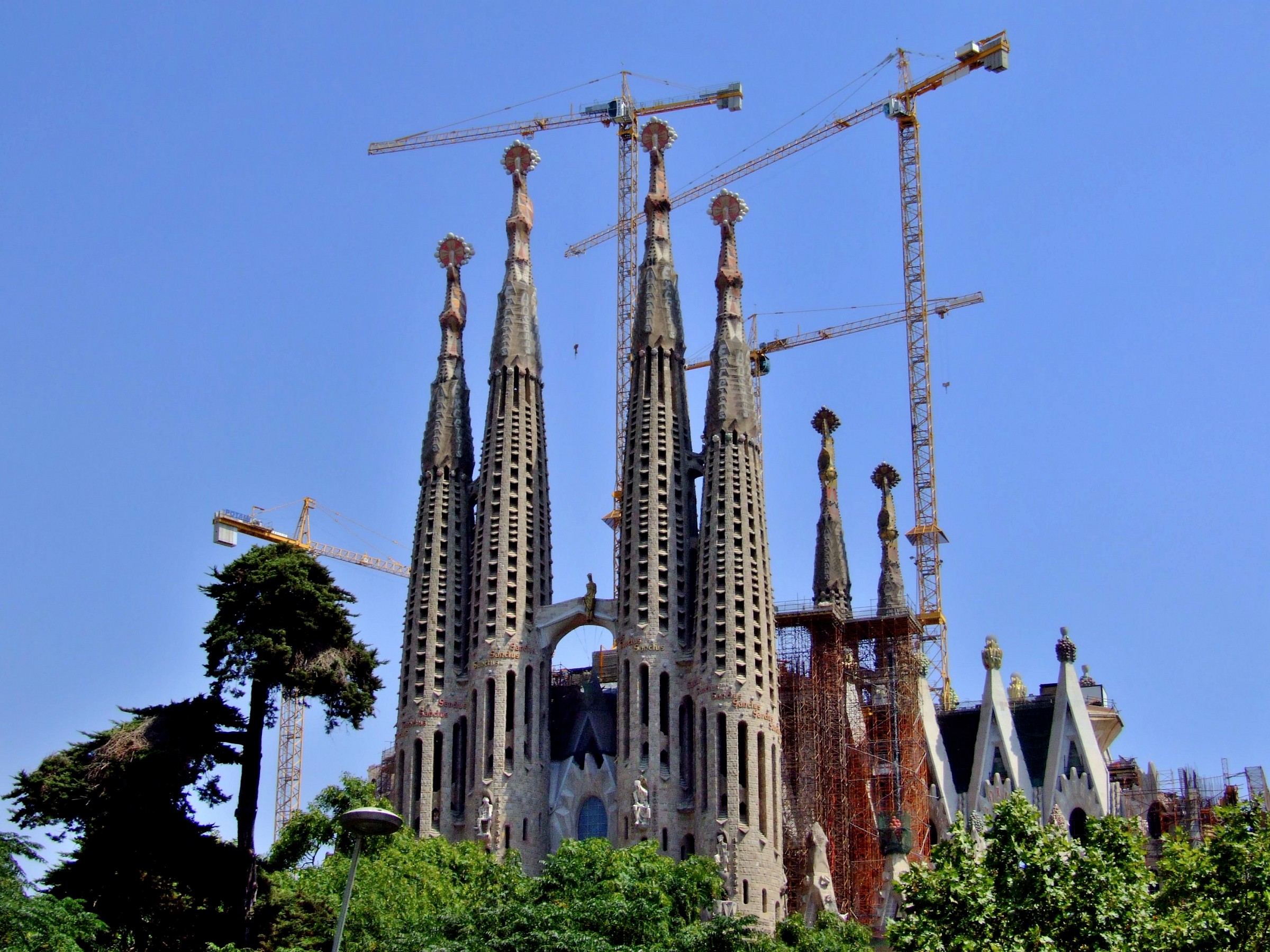 Sgarada Familia - the front elevation view