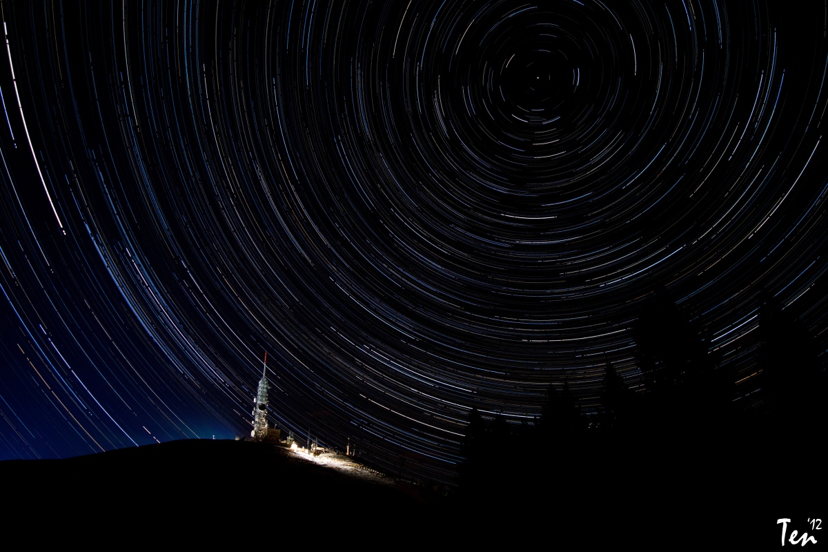 Startrails sulla vetta del Mottarone