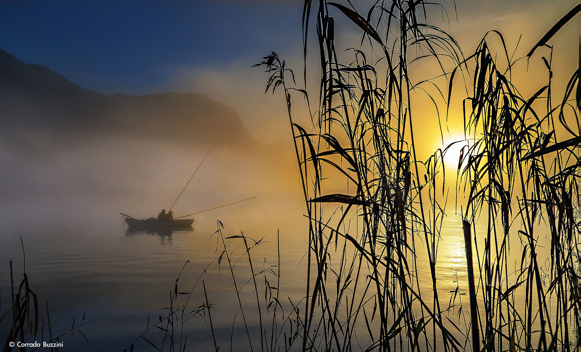 Pescatori nella nebbia