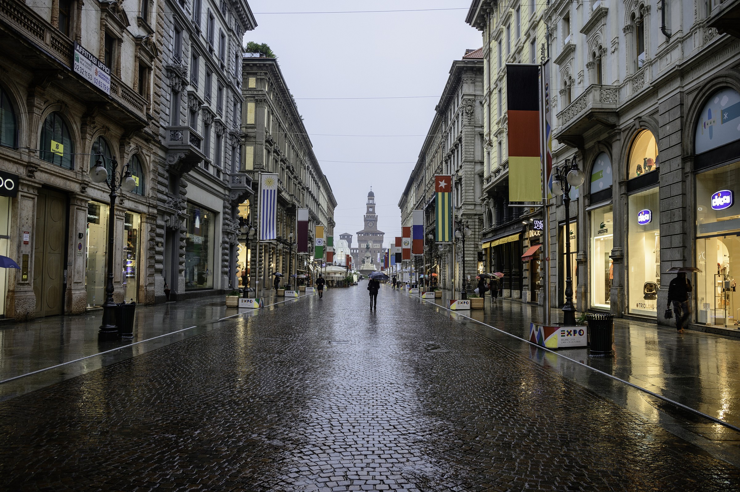Milano, Via Dante in a gloomy day to say the least !!!
