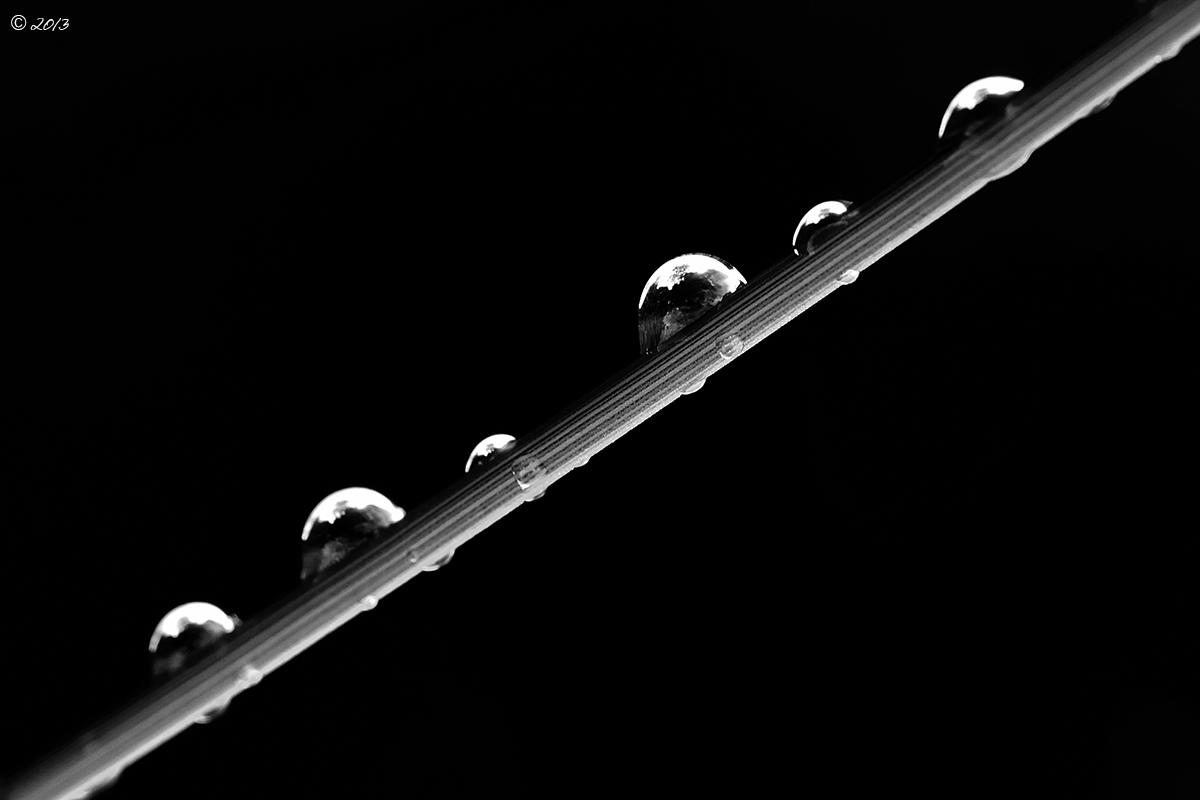 Drops in diagonal alignment