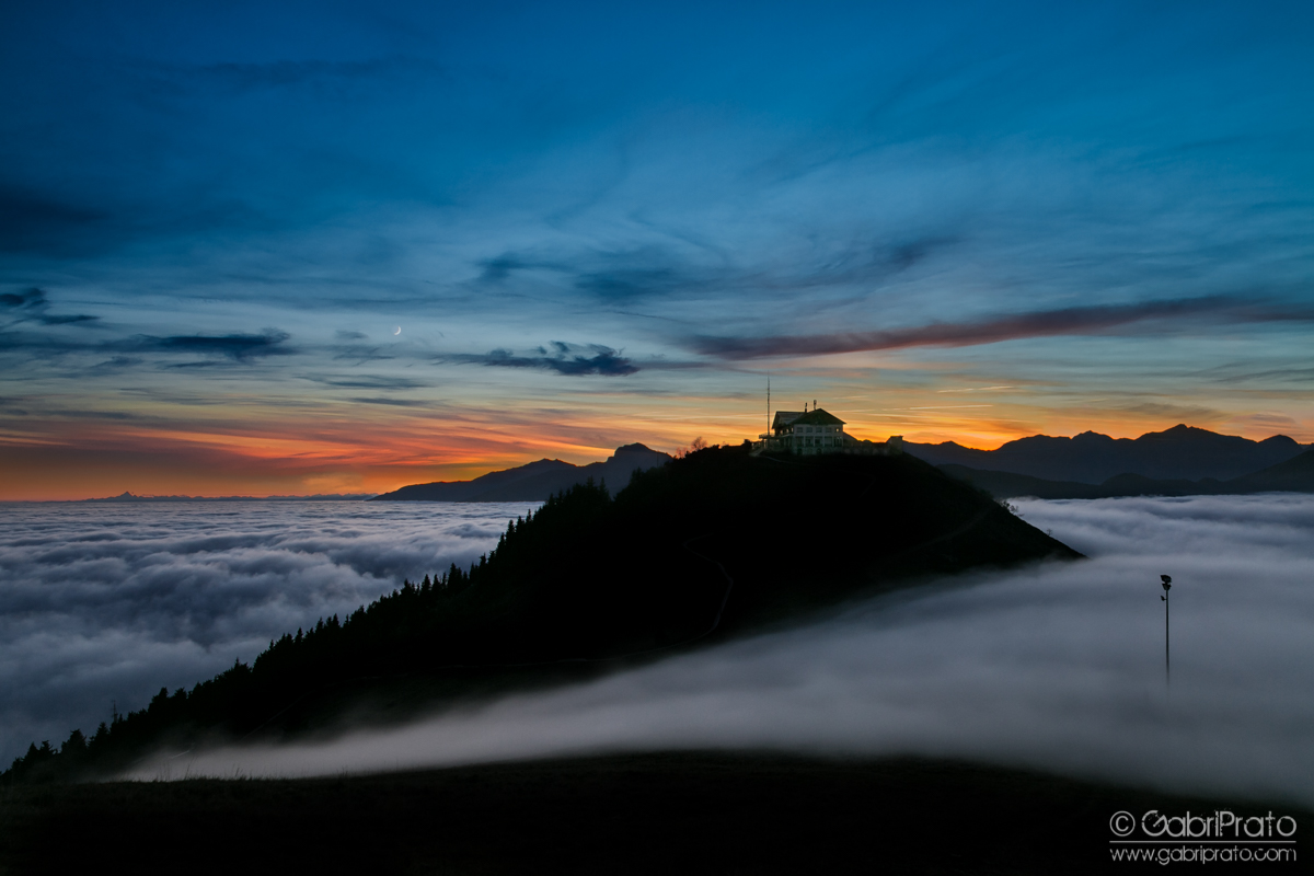 Tramonto tra le nuvole