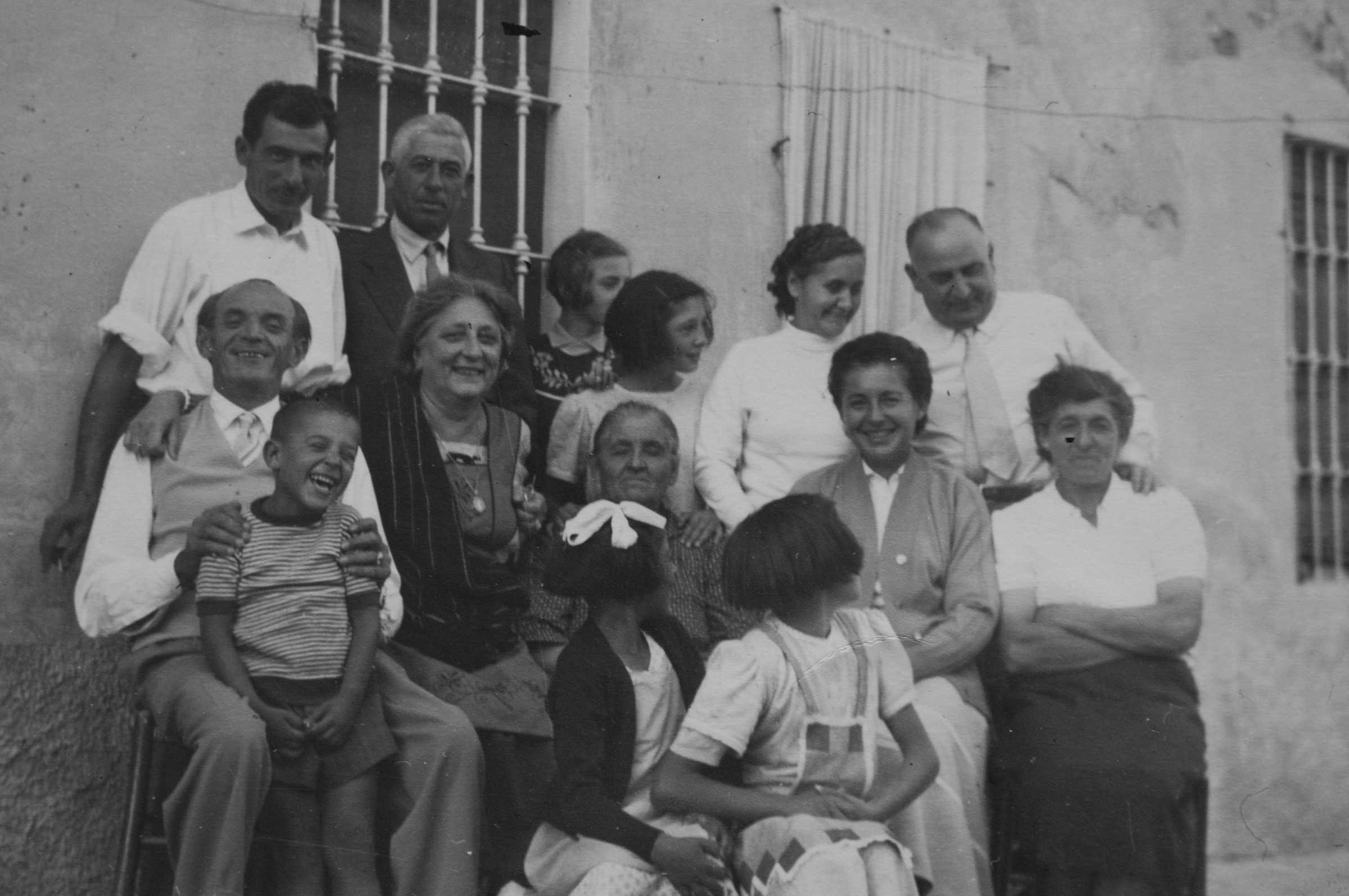 Famiglia in posa ma non troppo anni'50