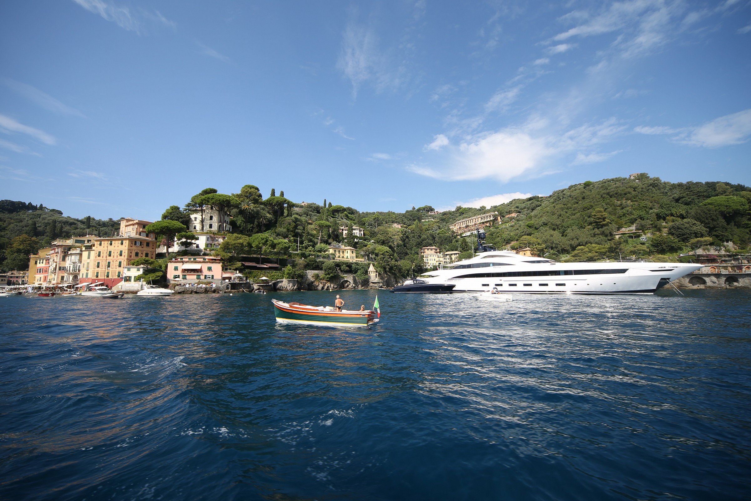 A dive where the water is blue ....