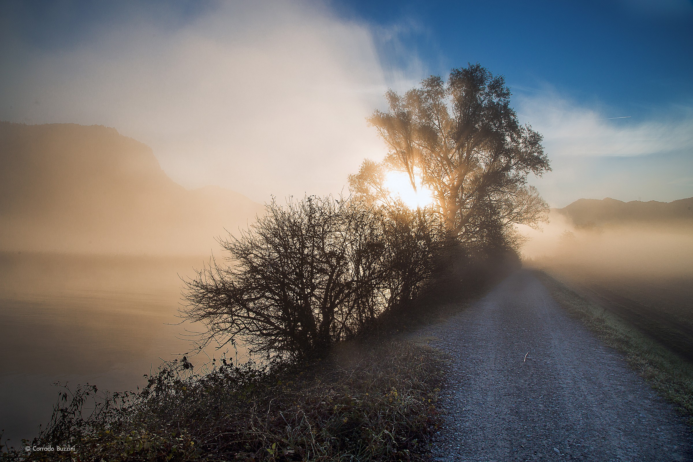 sole e nebbia