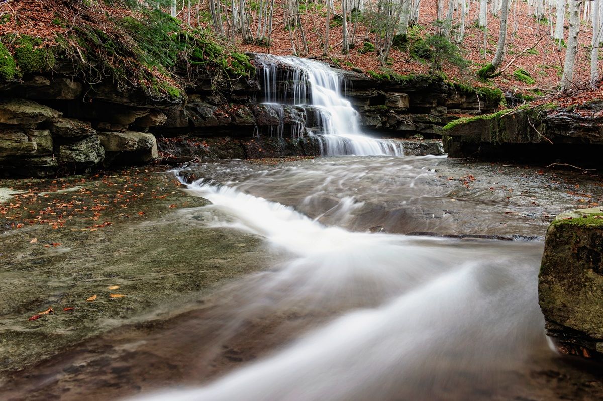 Waterfall ditch Nerito