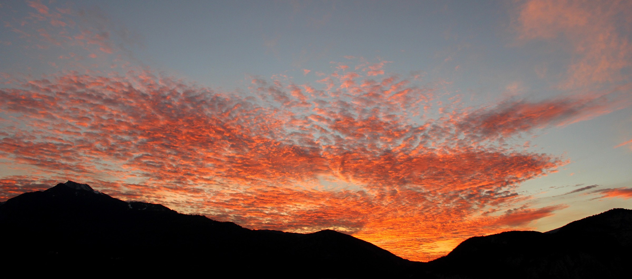 Ventaglio di nuvole rosse