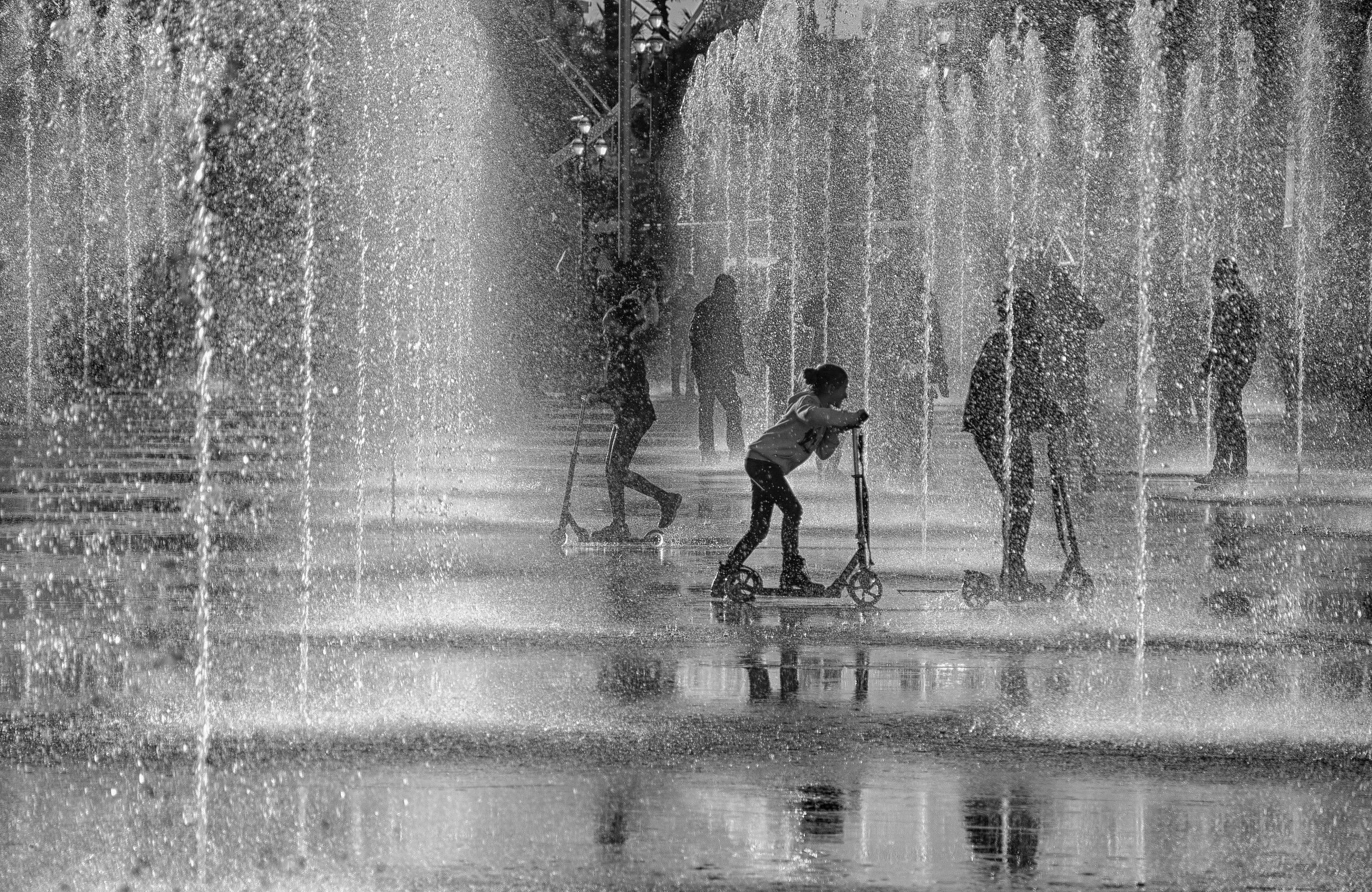 Shadows and reflections B / W