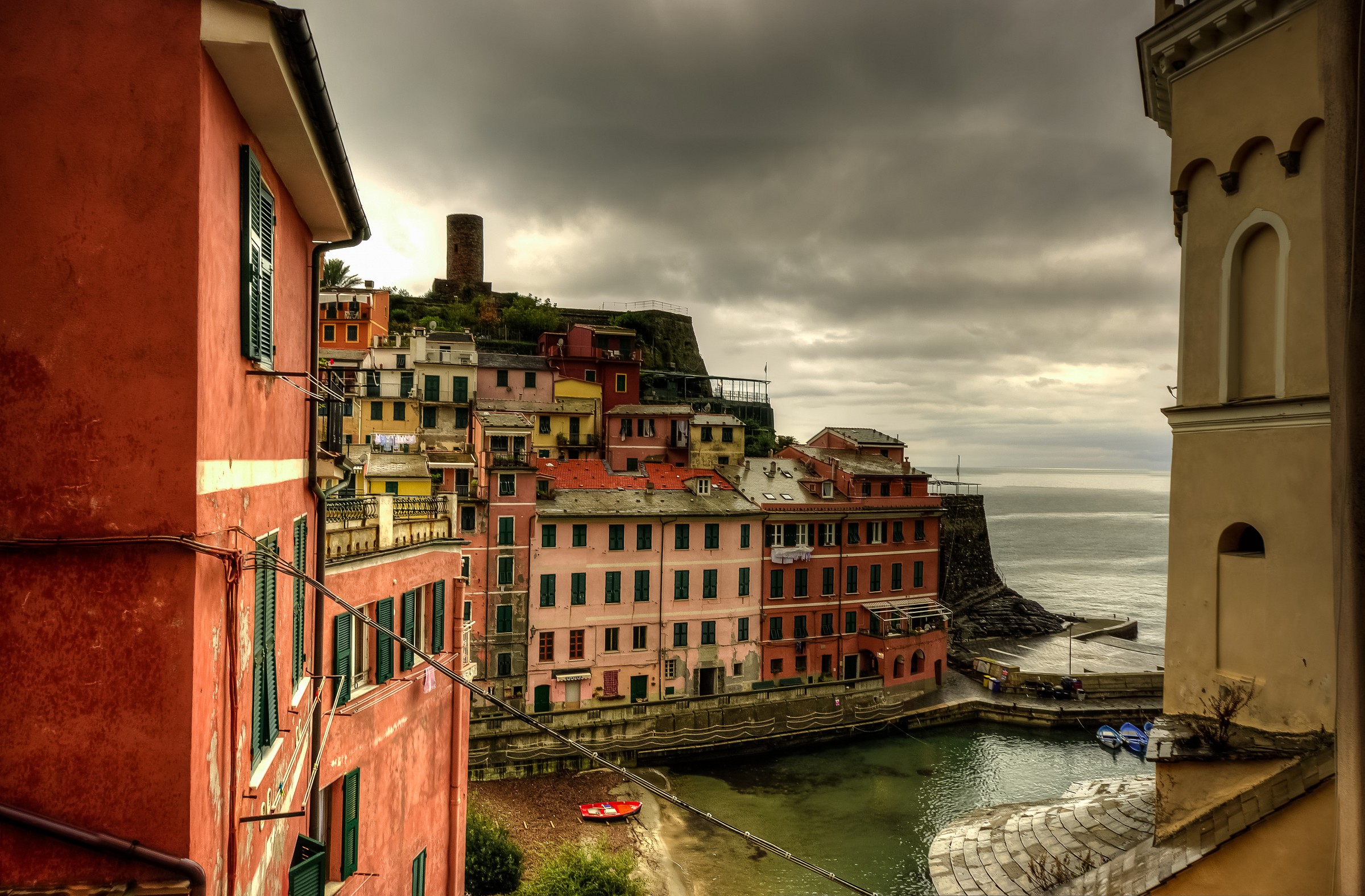 Vernazza, scorcio in una giornata grigia
