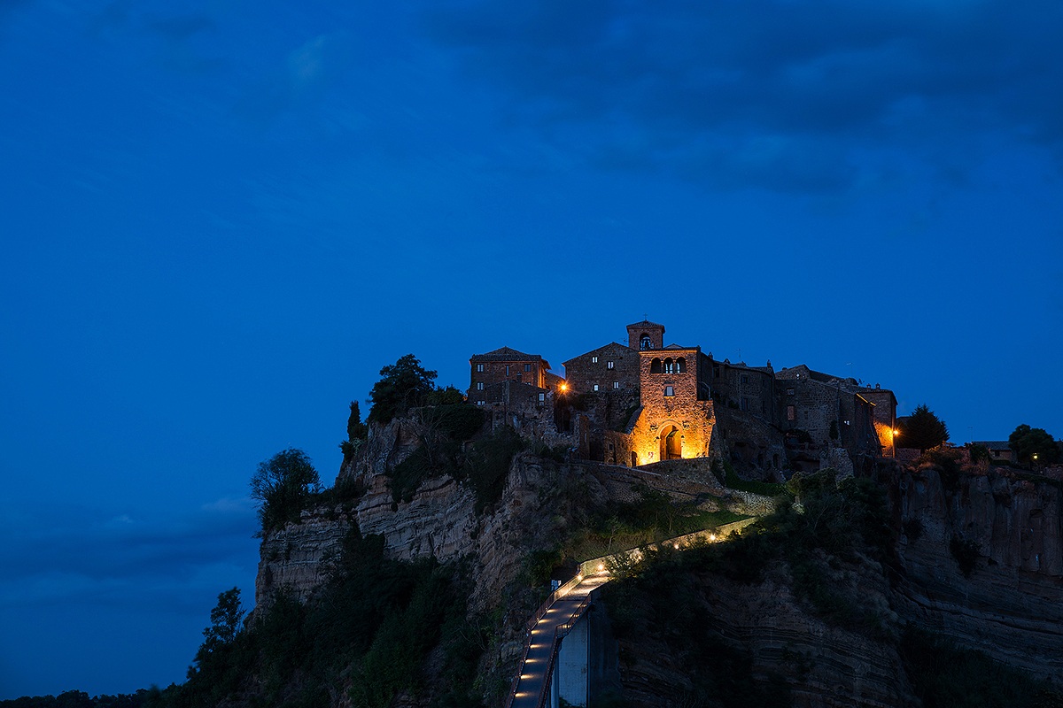 Civita si veste di blu
