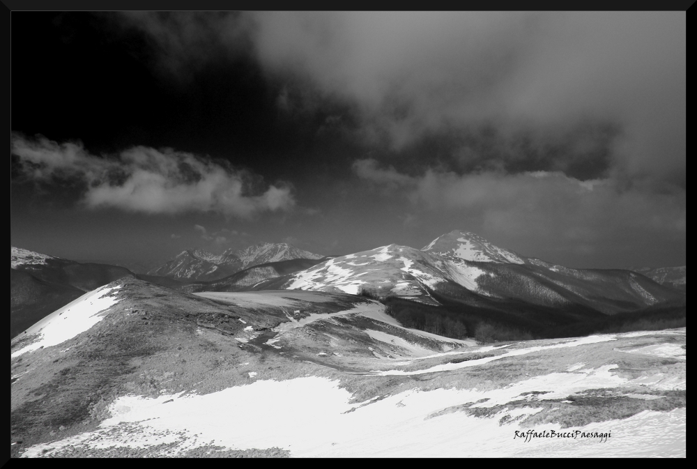 Prospettiva verso il Cavalbianco e L'Alpe di Succiso