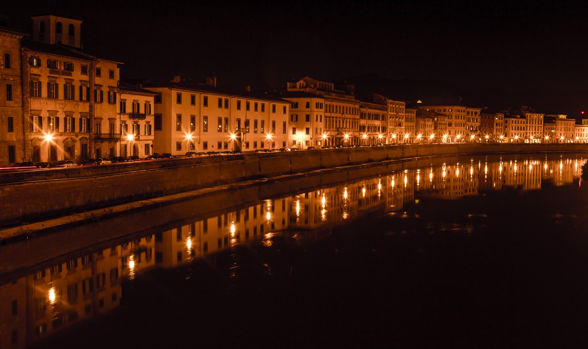 La curva dell'Arno di notte