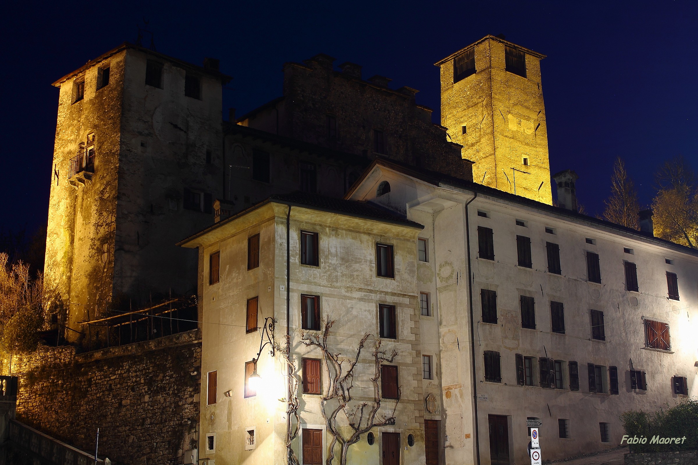 Un' Angolo Di Feltre Vecchia....Di Sera...  (bl)