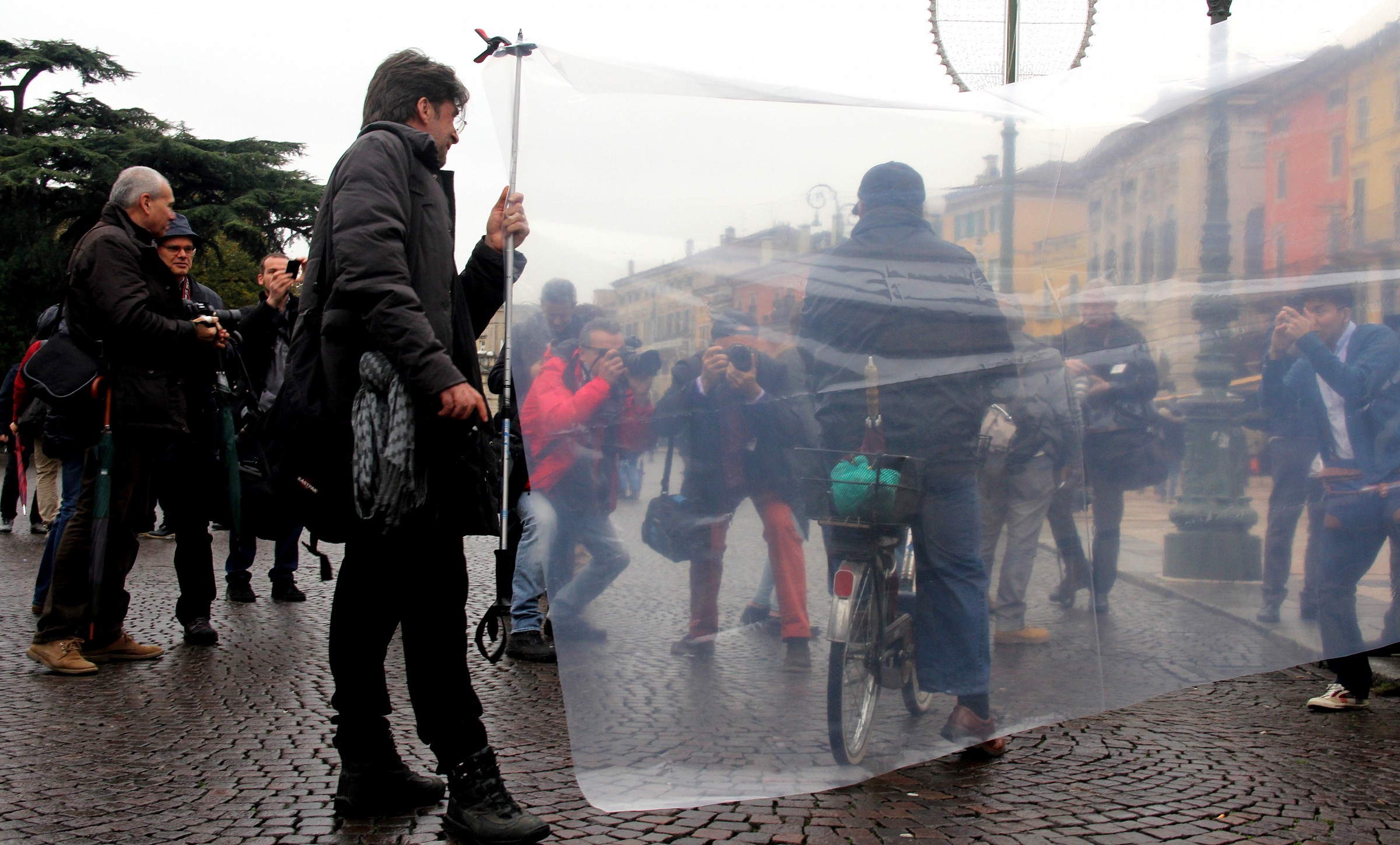 Strange photographers hovering in Verona ...