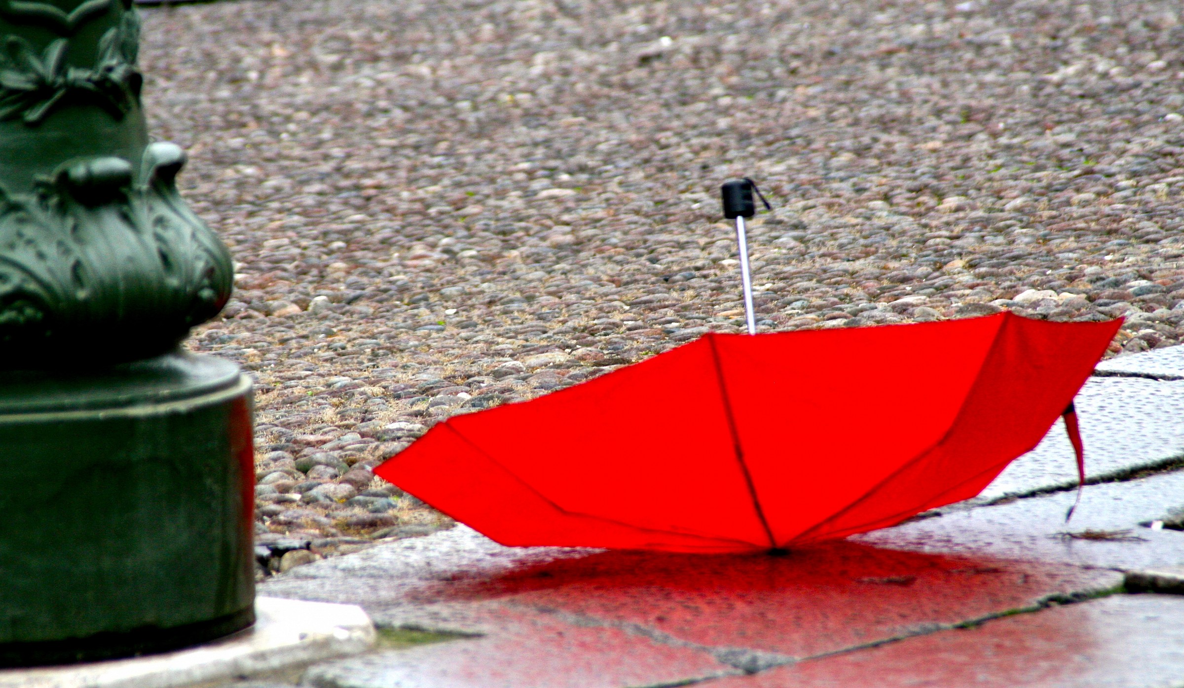 Verona 14: l'ombrello rosso