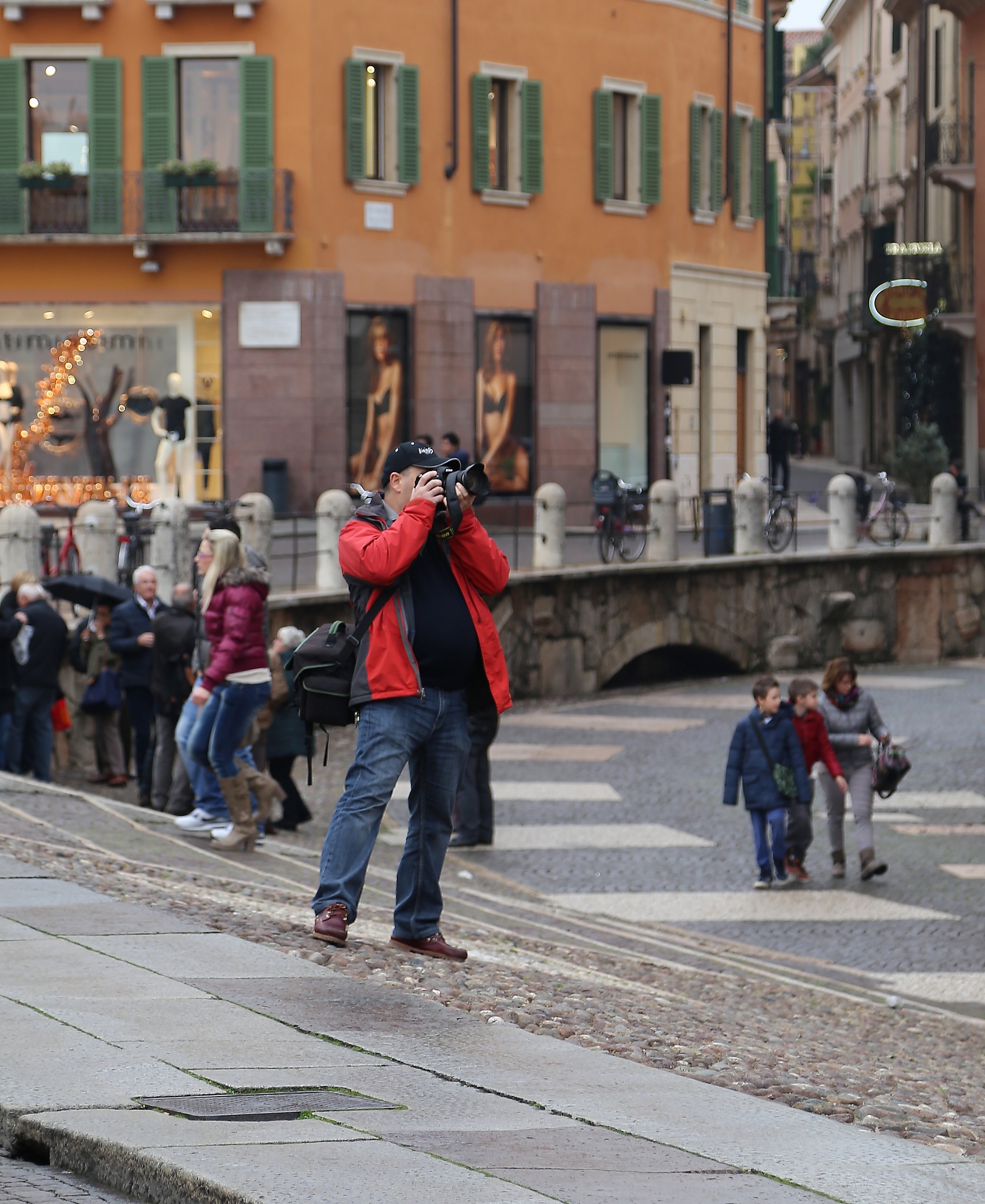 Il grande Mario in azione, affascinato dalla stella!