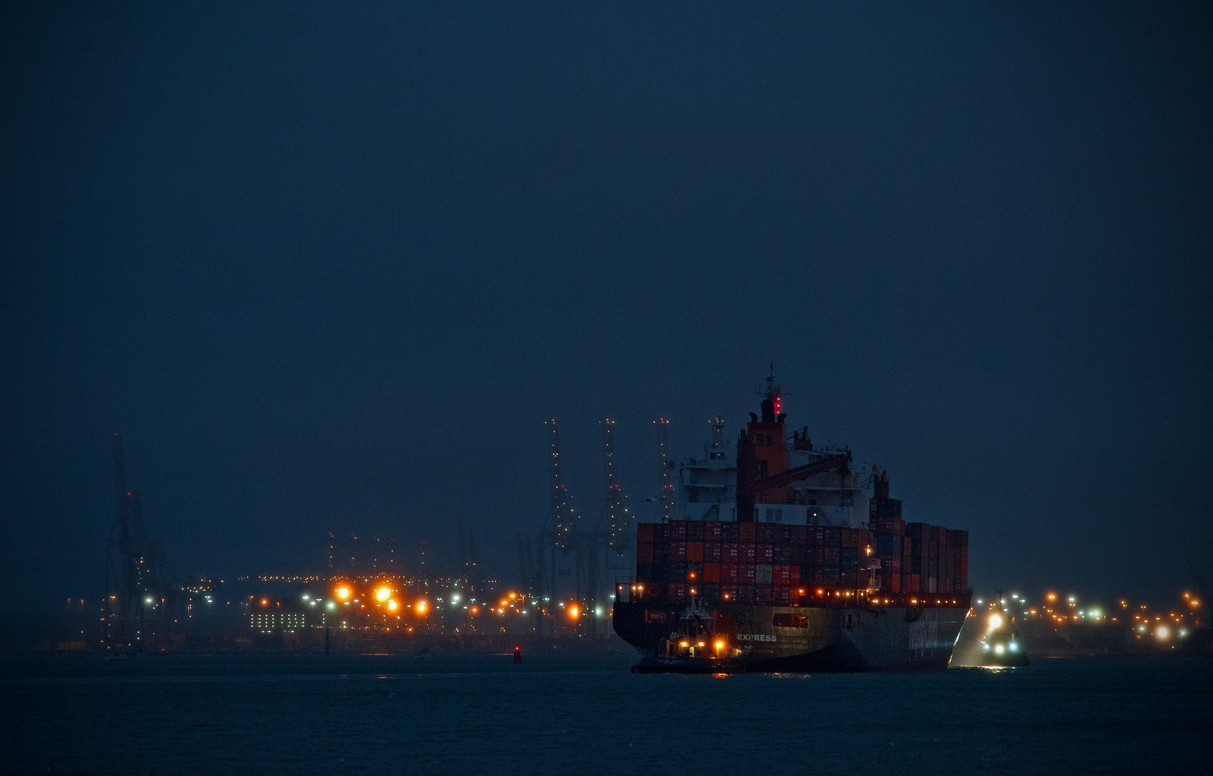 Container Ship sails into Southampton