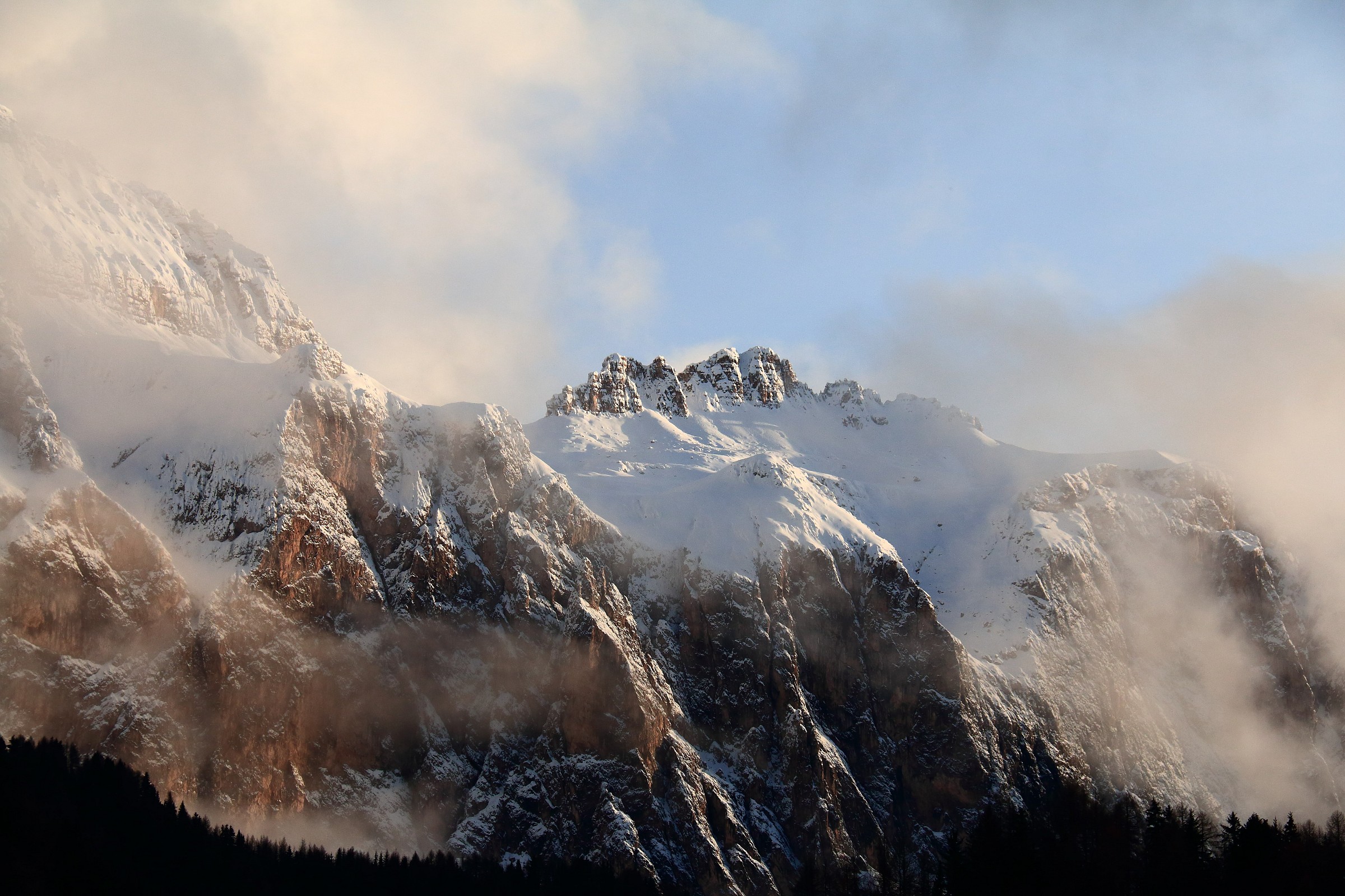 Ultimi raggi di sole sulle dolomiti