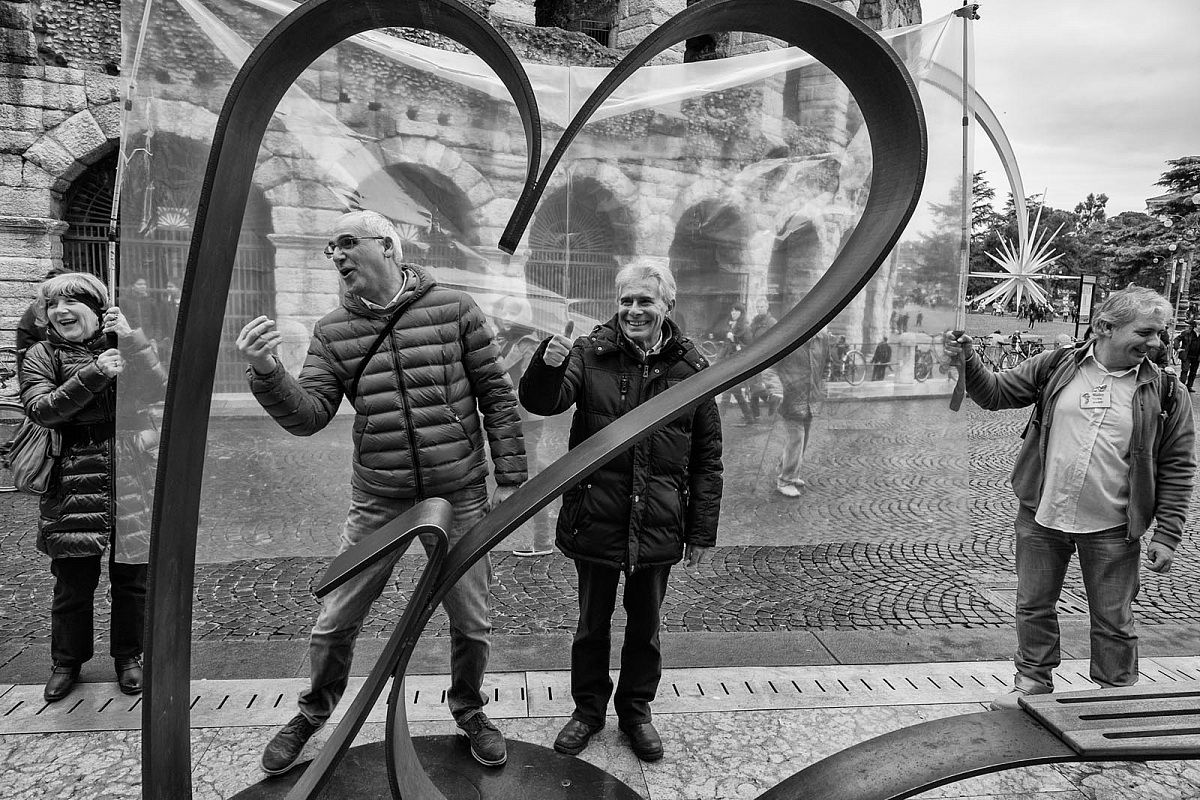 ma cossa xe sta roba...Briè: foto par na rivista gay....