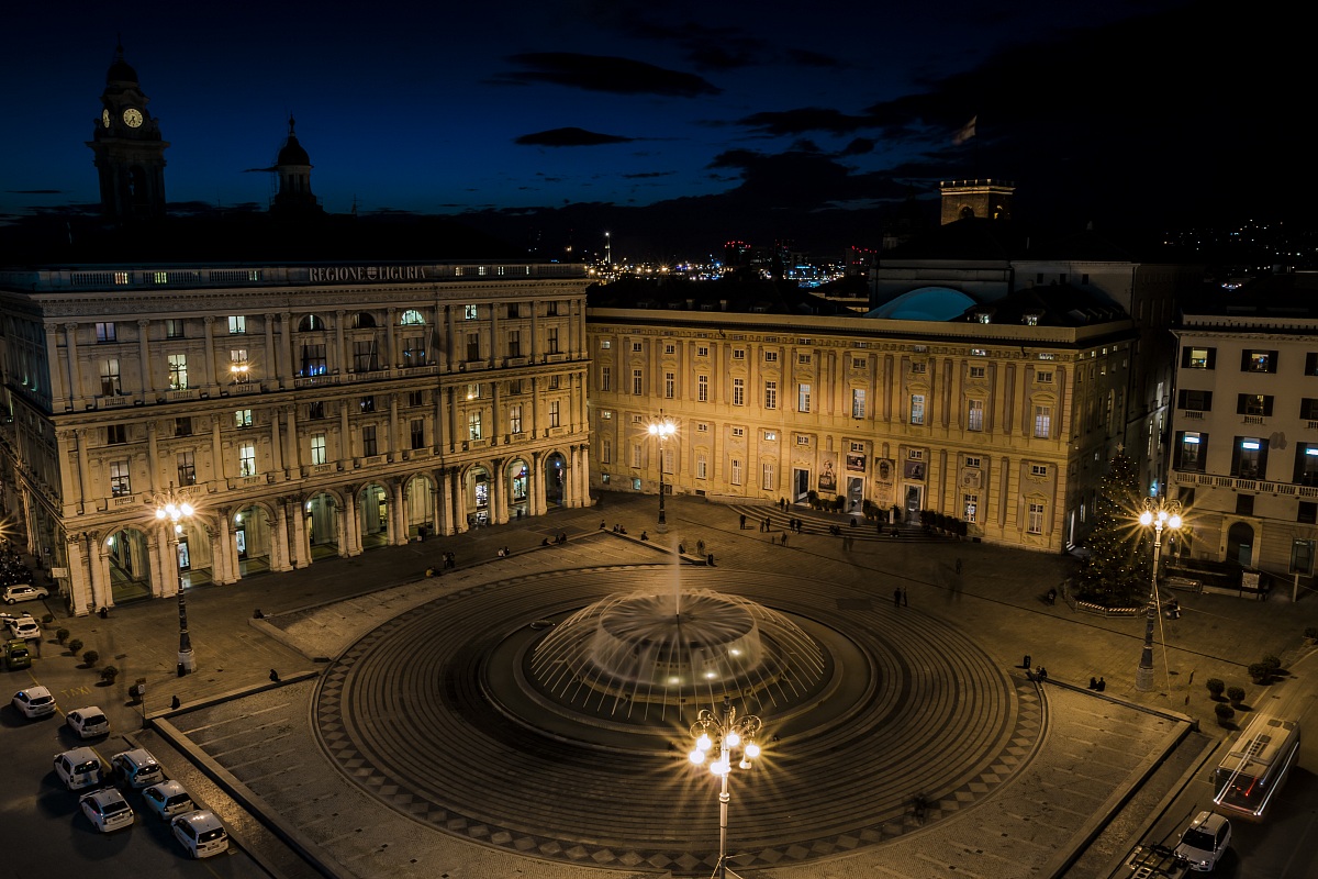 Piazza De Ferrari ... ... at dusk ...