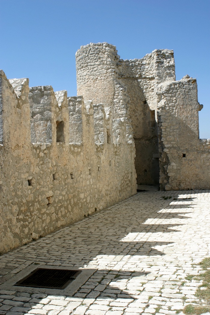 muro merlato rocca calascio