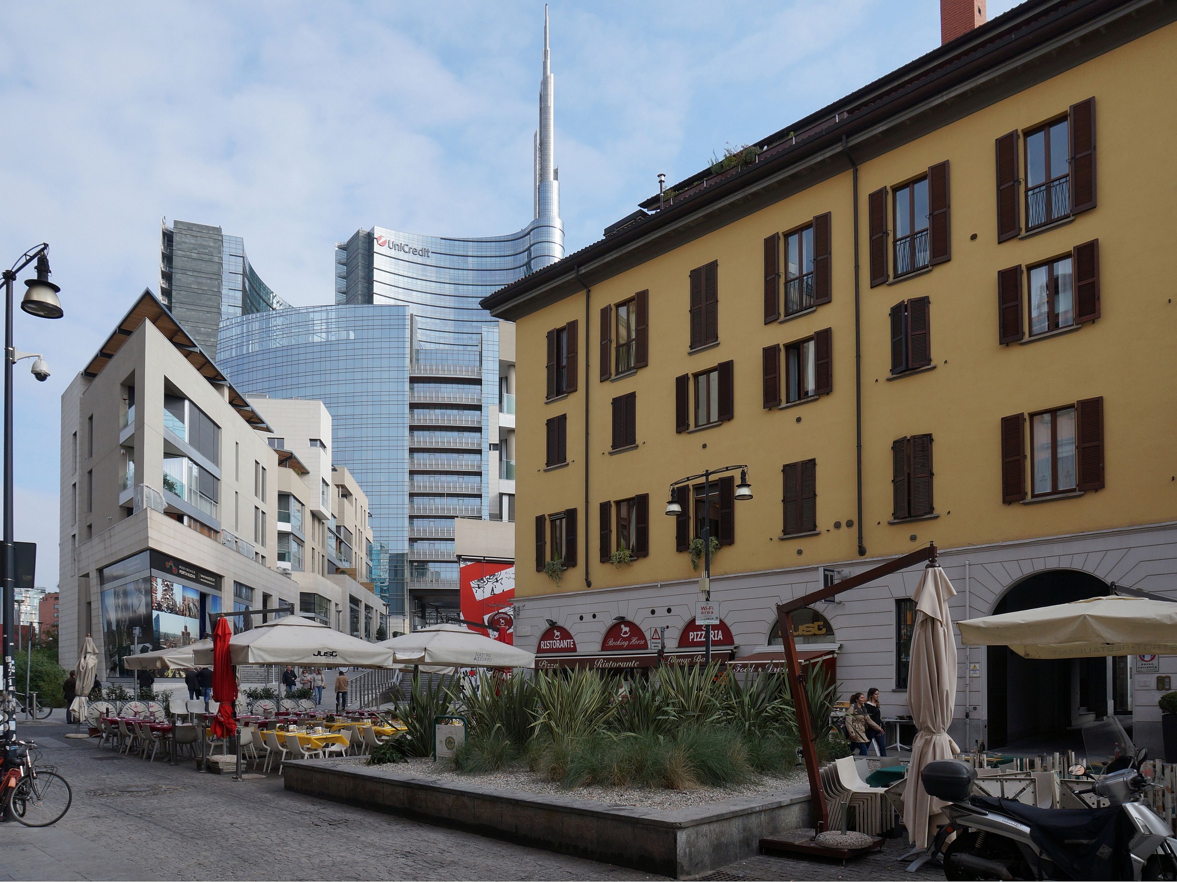 Innesto di Via Vincenzo Capelli su Corso Como