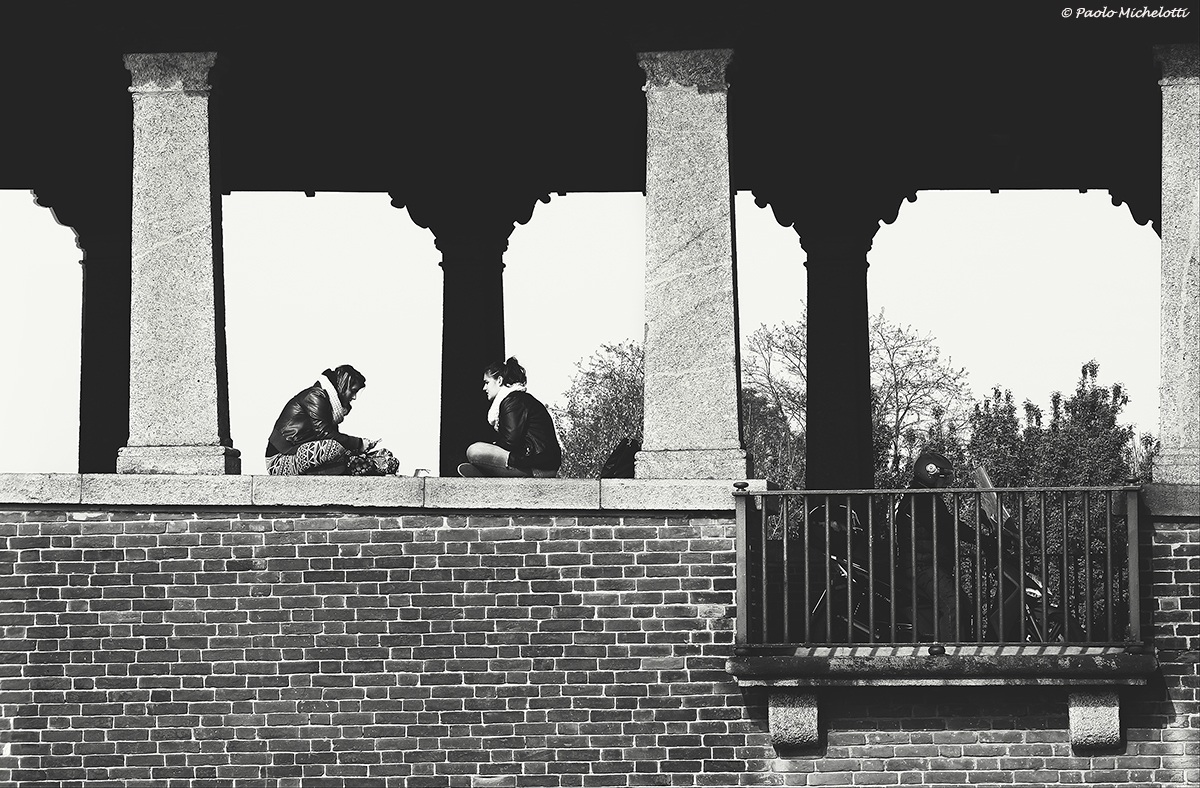 Ragazze sul Ponte Coperto (pv)