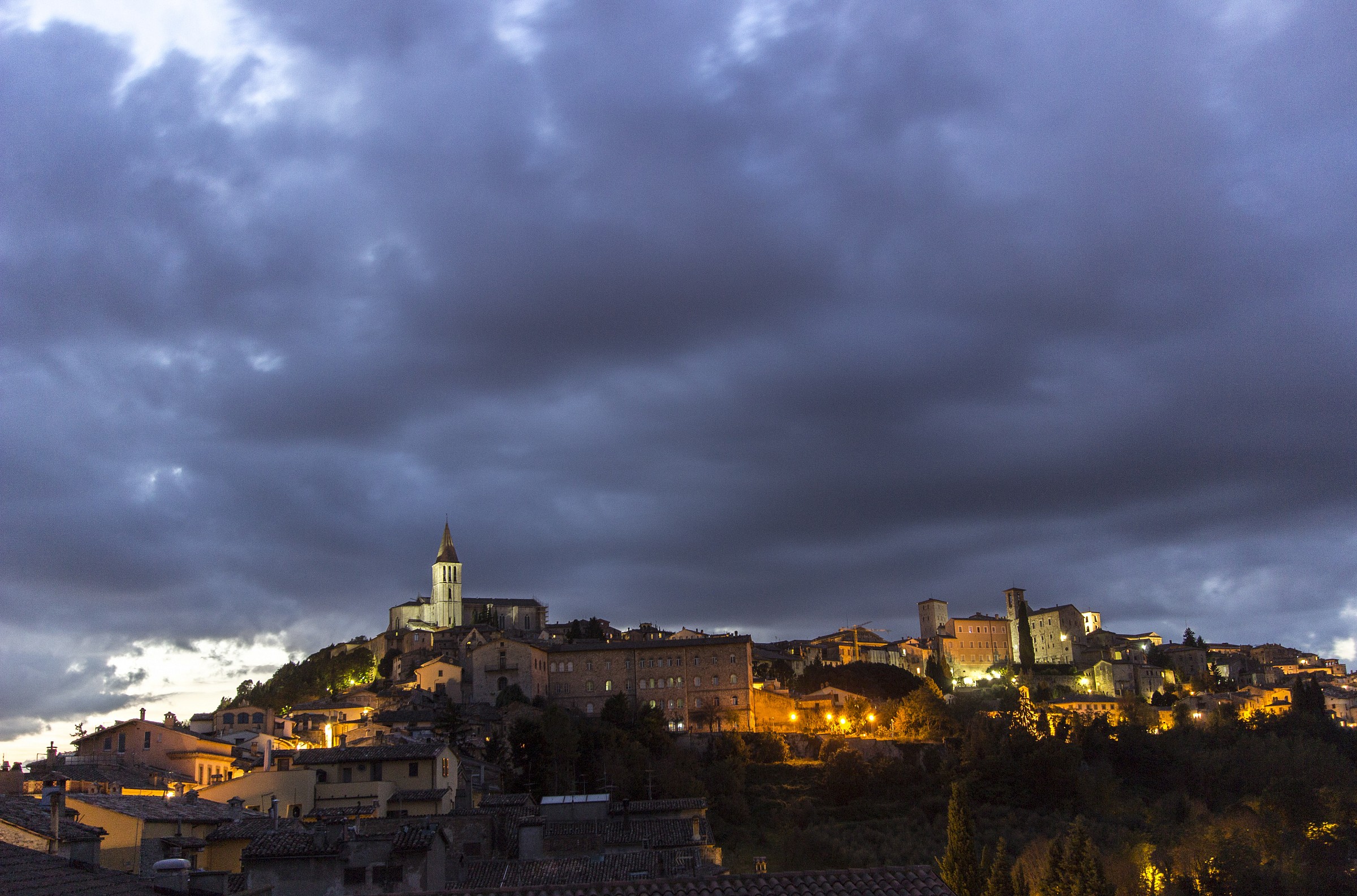 Todi in the evening ... ..