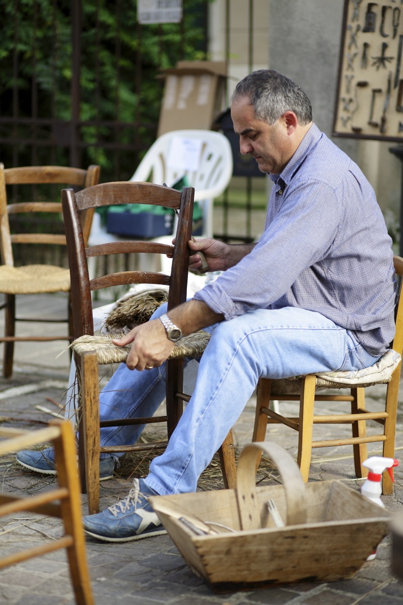 the mender of chairs