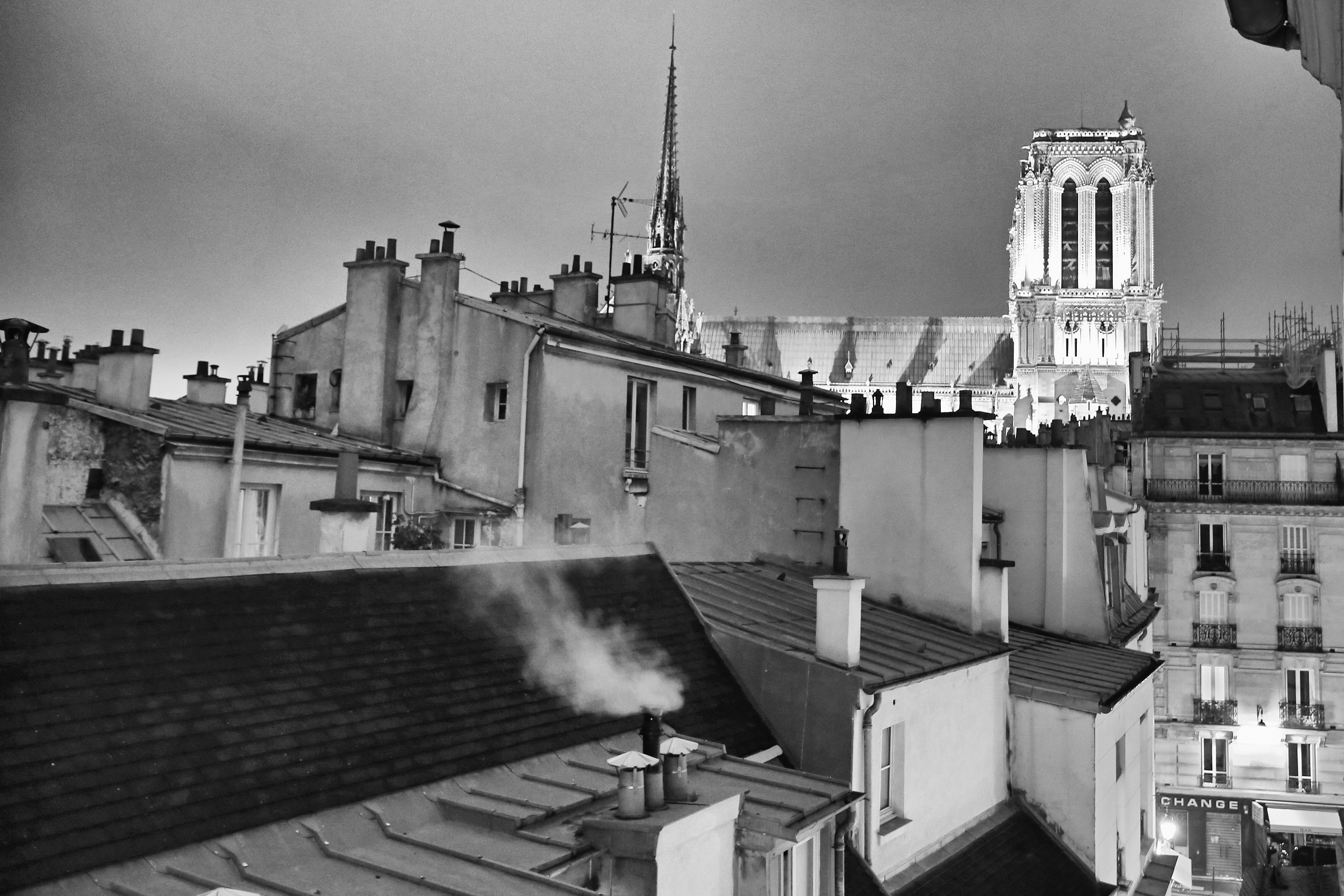 Tetti di Parigi vicino a Notre Dame